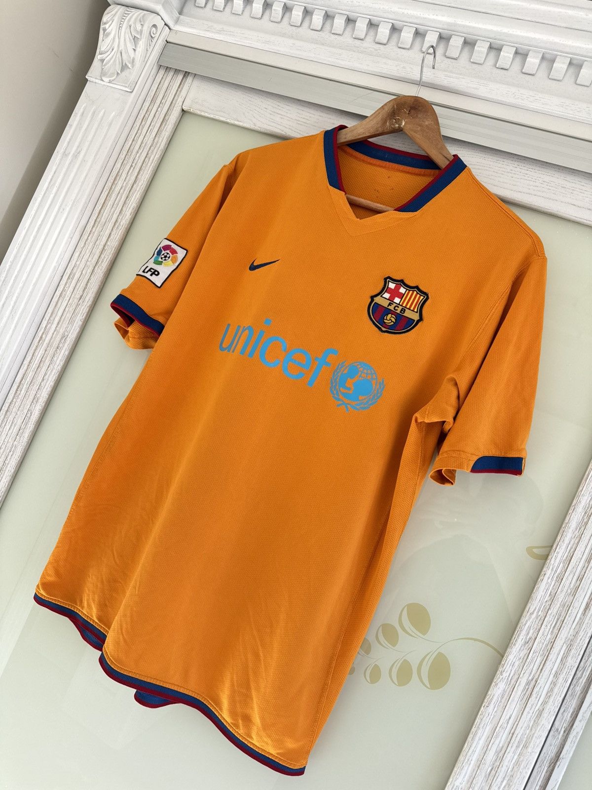 Nike Vintage Barcelona 2006-2007 Away Soccer Jersey Football Kit Size US L / EU 52-54 / 3 - 4 Thumbnail