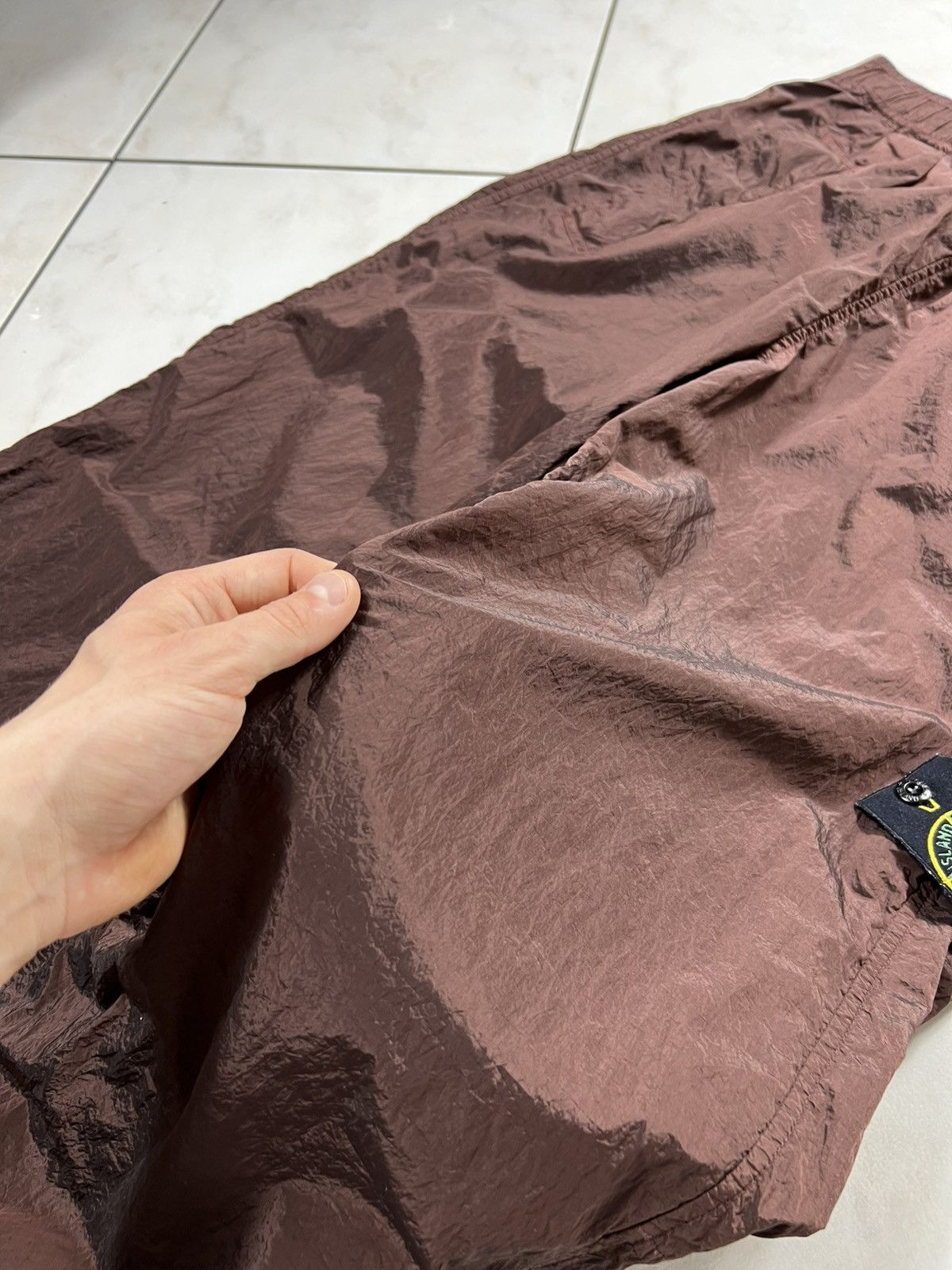 Stone Island Stone Island shiny nylon metal sweatpants burgundy baggy Size US 32 / EU 48 - 11 Thumbnail