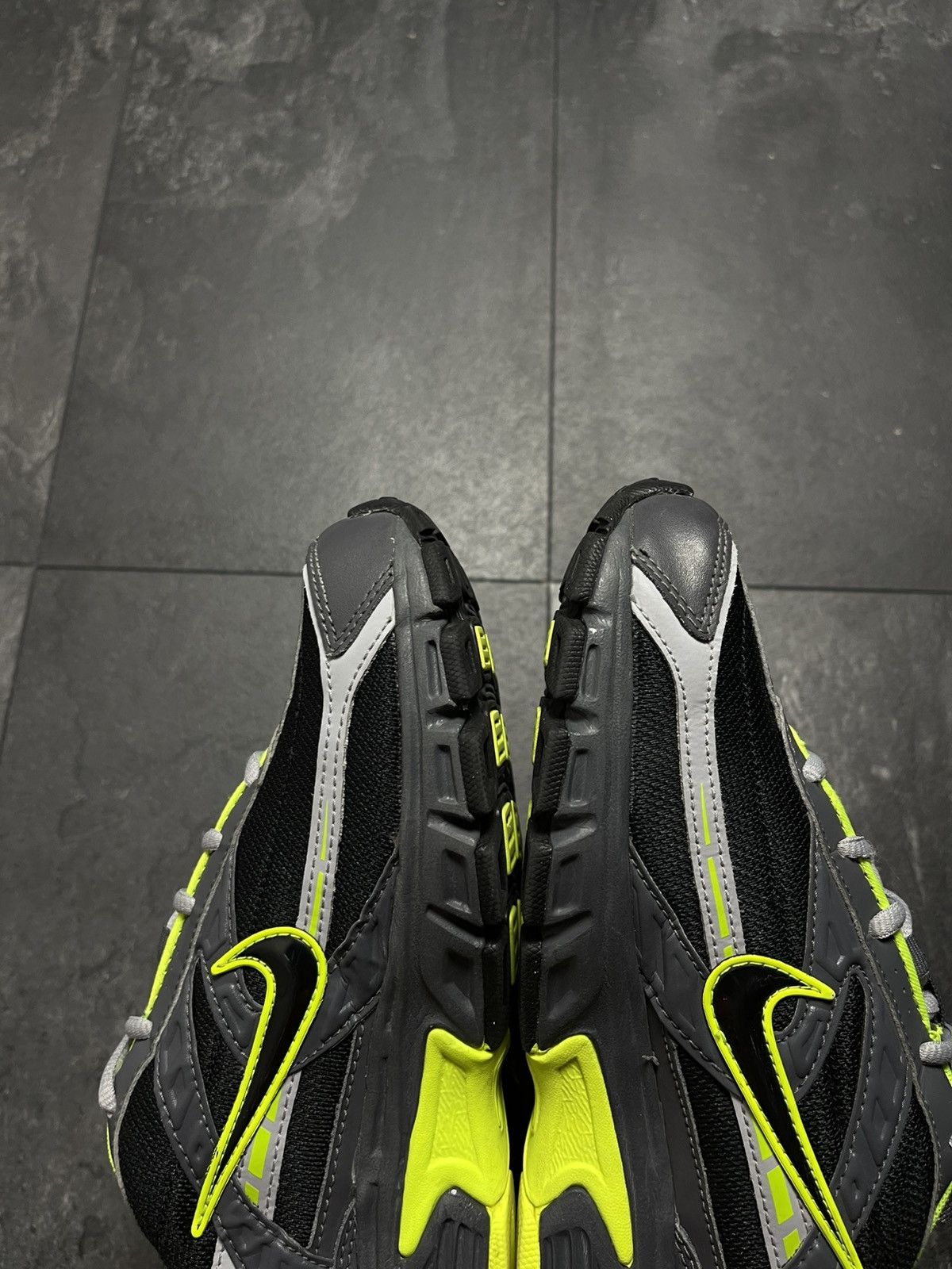 Nike Nike Initiator Black Dark Grey Volt Neon Green Size US 8.5 / EU 41-42 - 12 Thumbnail