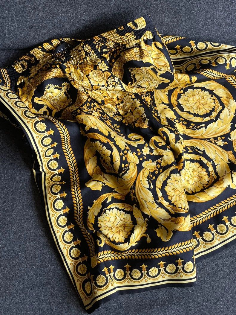 Versace Versace Printed knee-length silk silk shorts Size US 32 / EU 48 - 7 Thumbnail