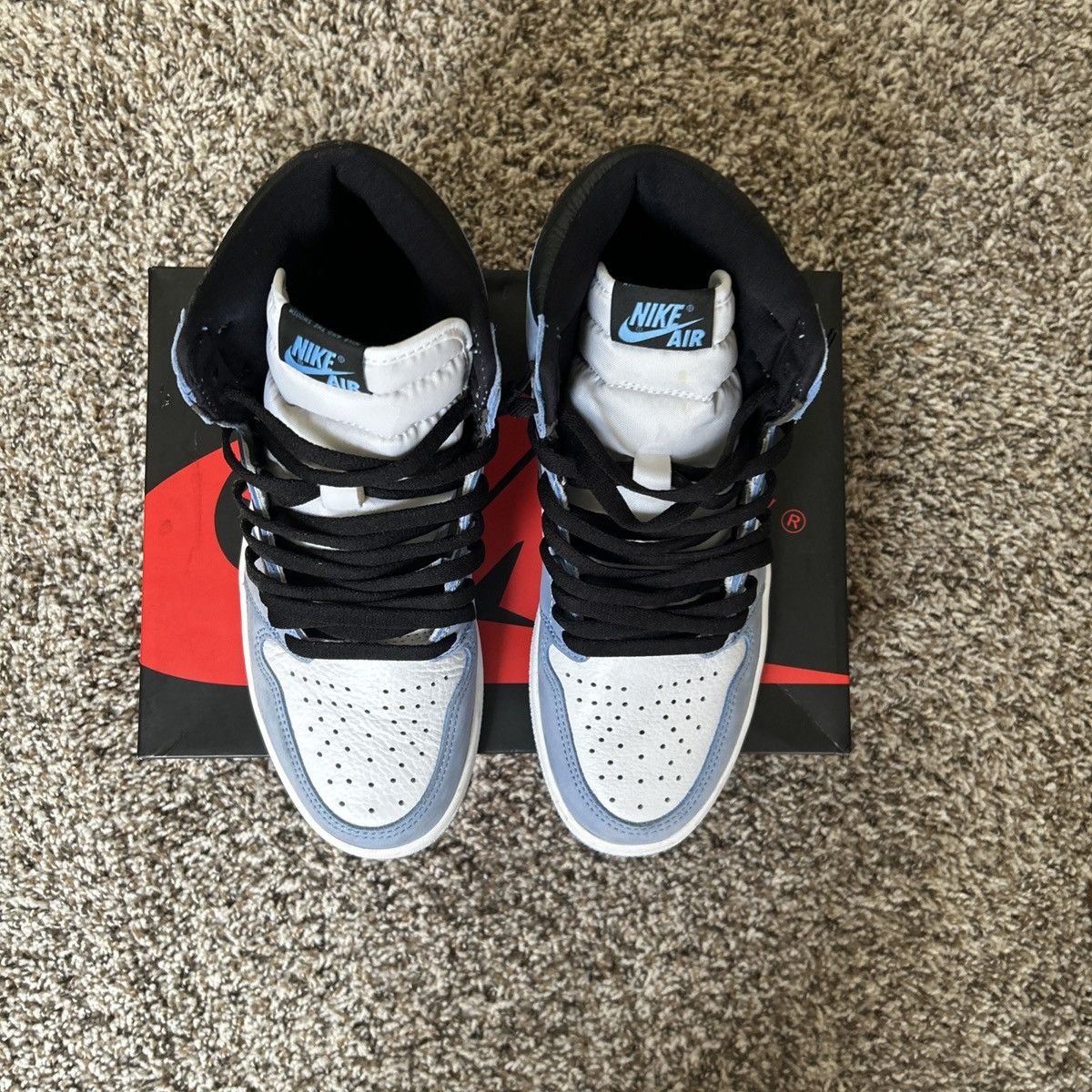 Jordan Brand Air Jordan 1 Retro High OG UNC University Blue Size US 9 / EU 42 - 3 Thumbnail