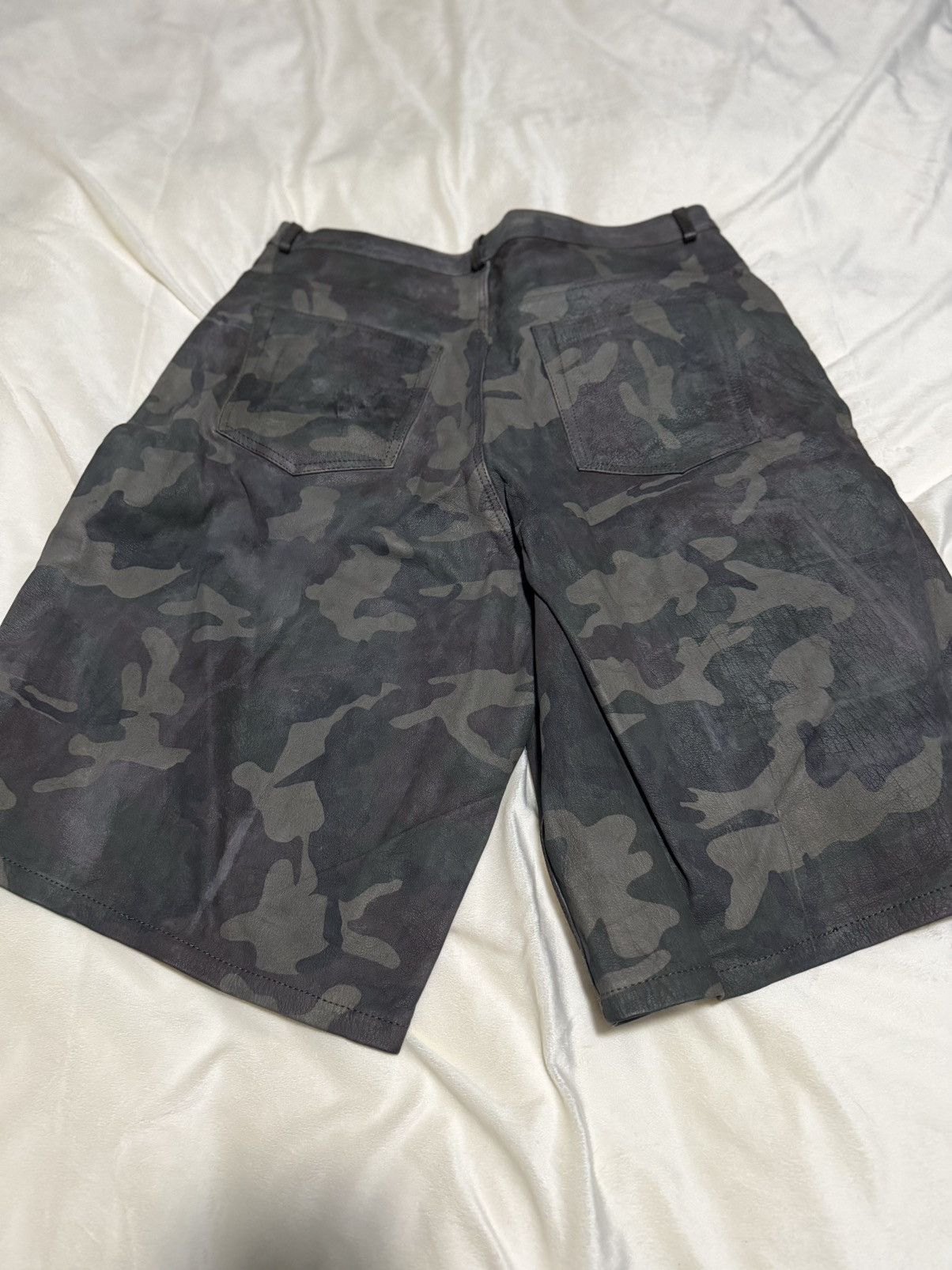 The GV Gallery GV Gallery Rasberry Hills Camo Leather Shorts Size US 34 / EU 50 - 2 Thumbnail
