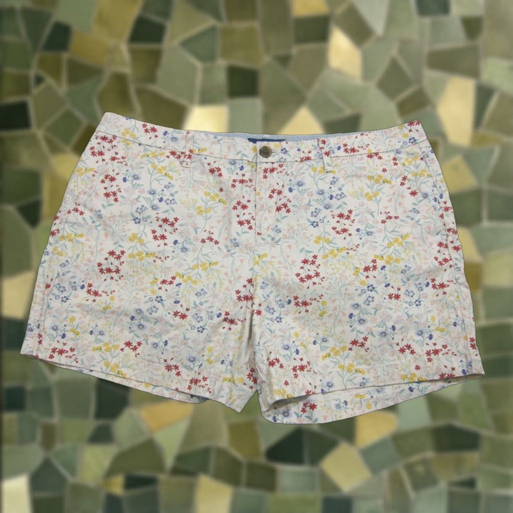 Old Navy Old Navy 100% Cotton Everyday Floral Chino Shorts Women Size 14 Red Blue Beige Size 26" / US 2 / IT 38 - 1 Thumbnail