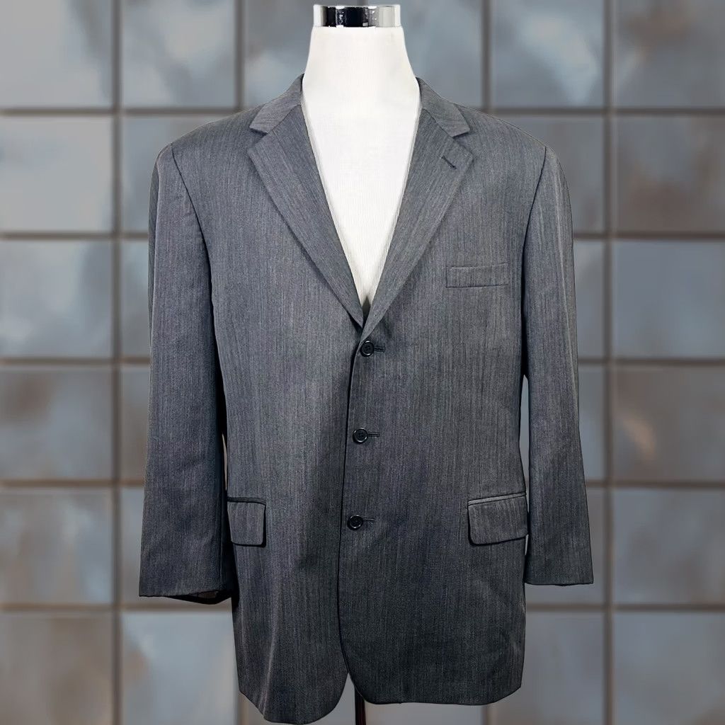 Jos. A. Bank Jos A Bank Sport Coat Gray Herringbone 100% Wool Three-Button Lined Vented 48R Mens Regular Coat Shirt Jacket Notch Lapel Vintage? Size US XS / EU 42 / 0 - 1 Thumbnail