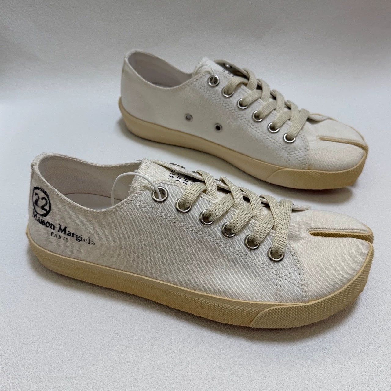 Maison Margiela Maison Margiela versatile low-top stylish sneakers Size US 7.5 / IT 37.5 - 2 Thumbnail