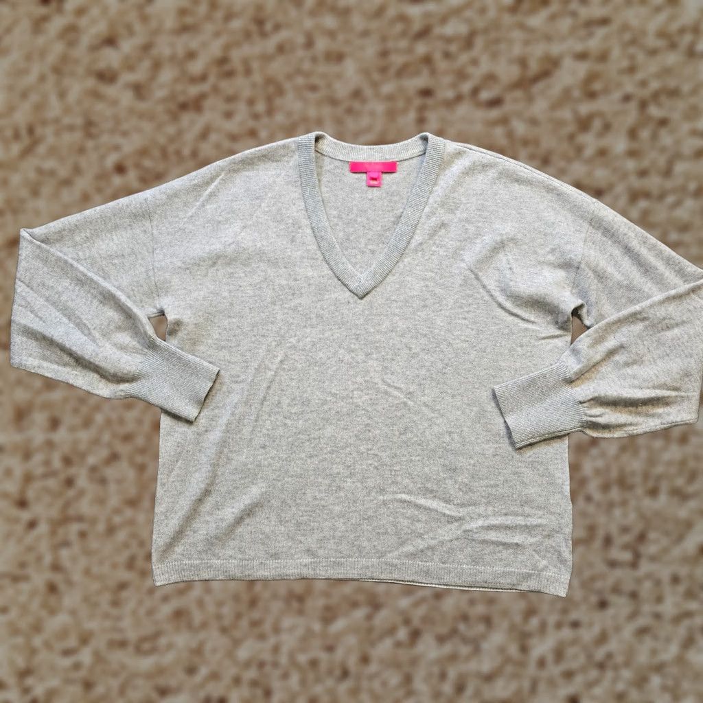 Lilly Pulitzer Lilly Pulitzer Sweater Womens Size Large Gray Cashmere V-Neck Long Sleeve Casual Pullover Cap sleeve? (Original asks for no new info) Size L / US 10 / IT 46 - 1 Thumbnail