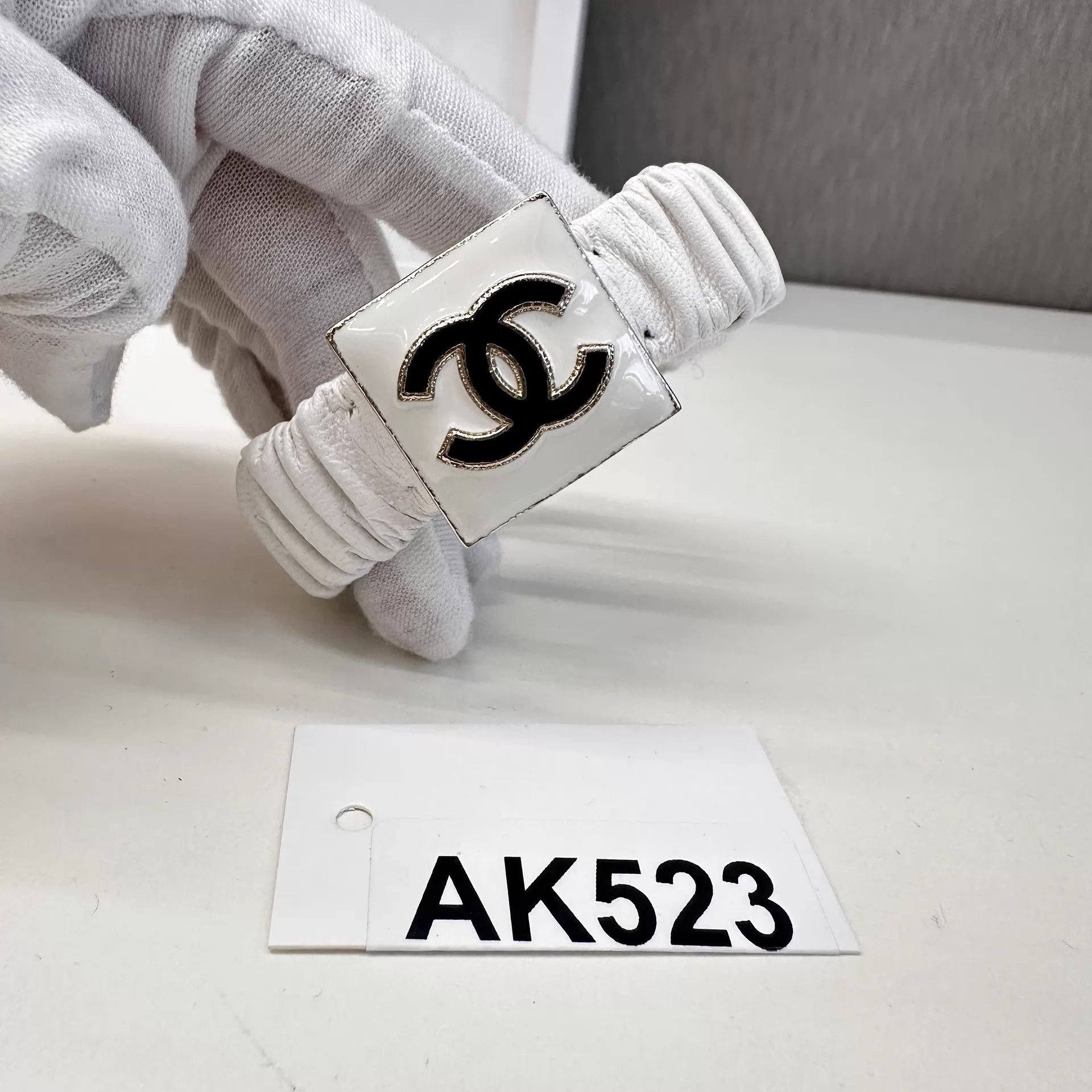 Chanel Chanel Enamel CC Logo Hair Tie - Like New Size ONE SIZE - 1 Thumbnail