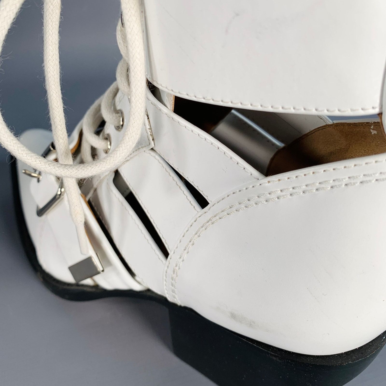 Chloe CHLOE 8 White Leather Lace-Up Belted Pointed Toe Ankle Boots Size US 8 / IT 38 - 13 Thumbnail