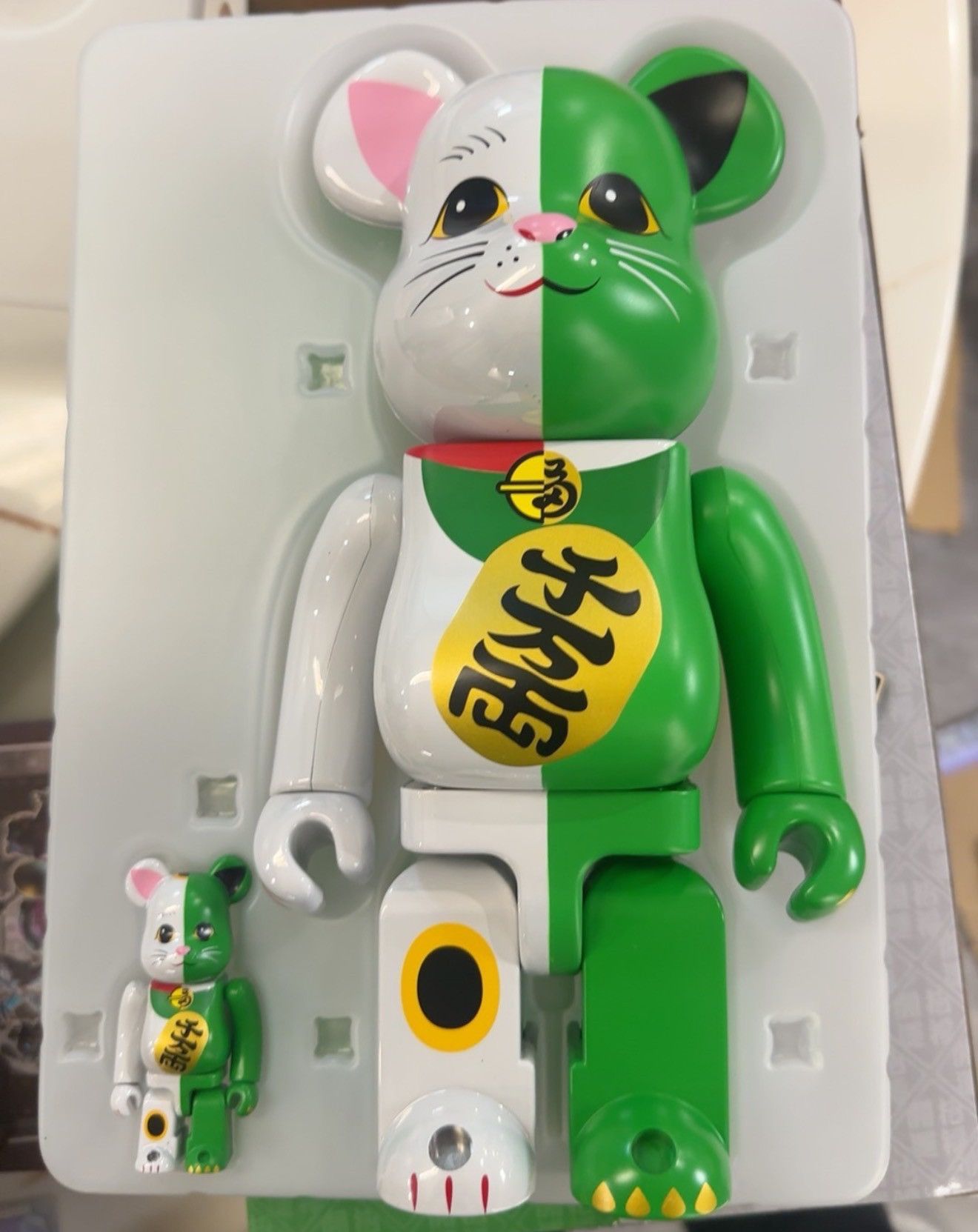 Japanese Brand Bearbrick Lucky Cat Money Luck White Green 100% & 400% Set Size ONE SIZE - 3 Thumbnail