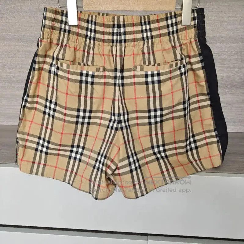 Burberry Burberry Khaki Cotton Women's Shorts. Size 28" / US 6 / IT 42 - 2 Thumbnail