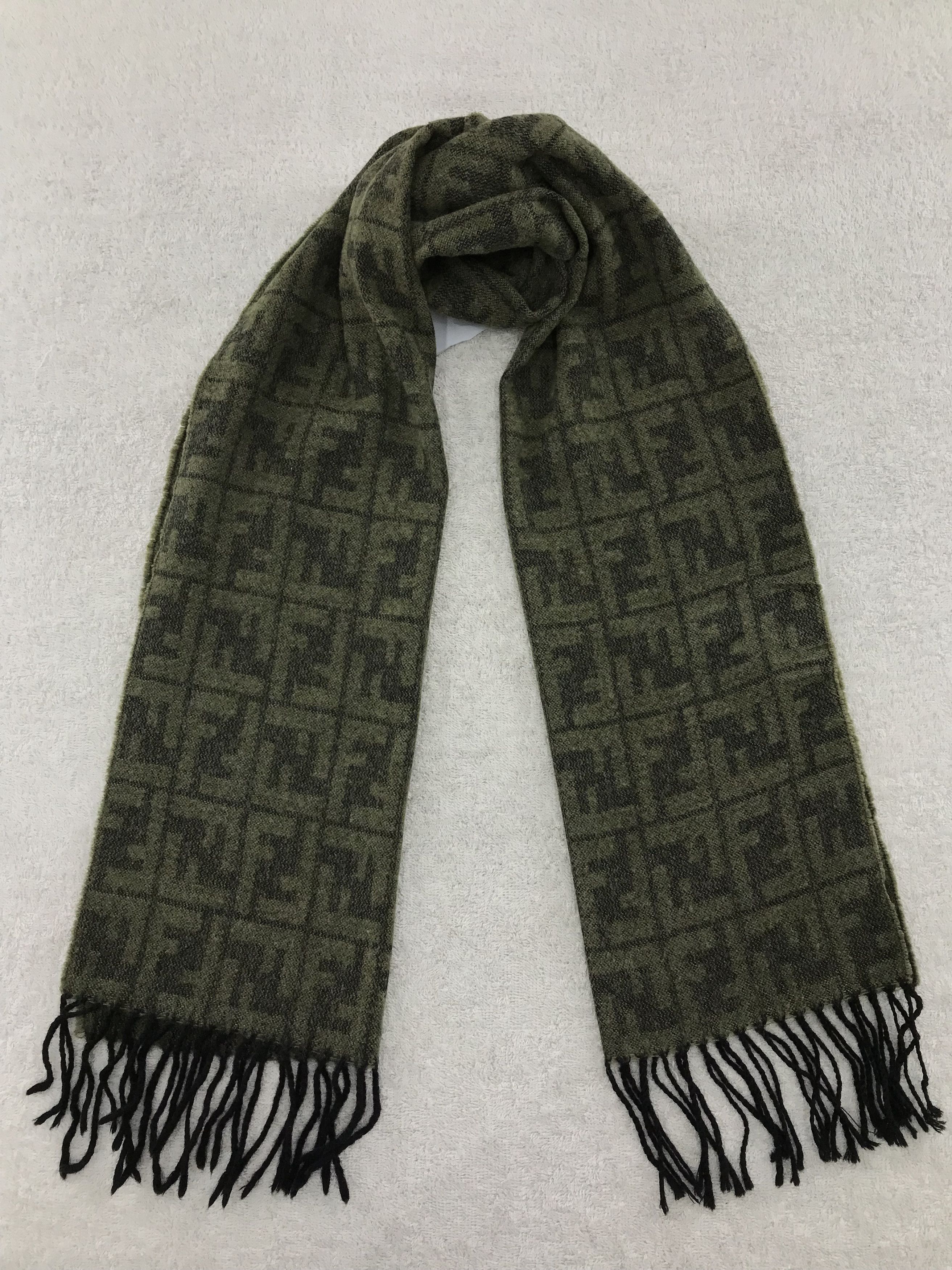 Fendi Scarf / Muffler / Neckwear - WW985