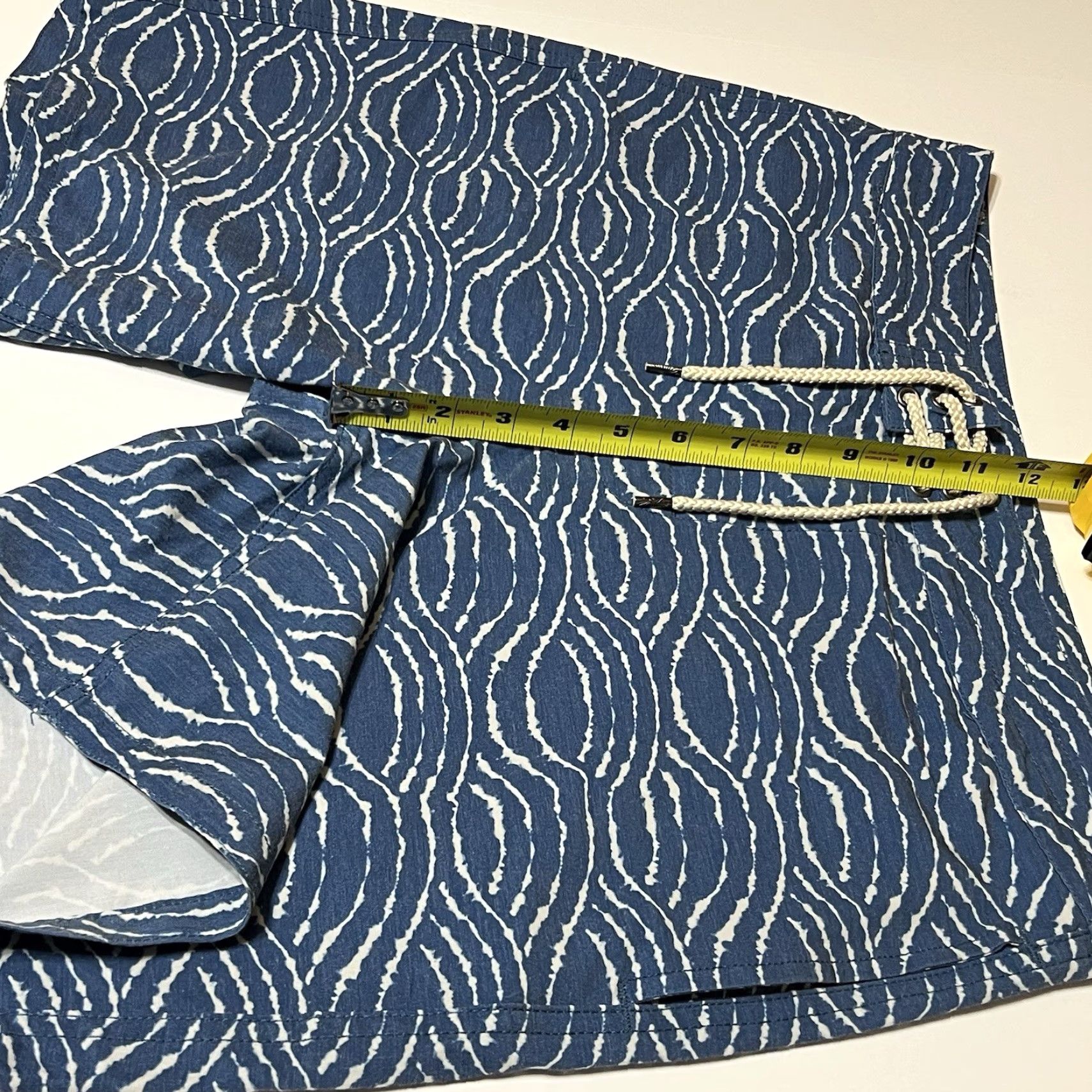 Faherty Faherty Board Swim Shorts Mens 33 Blue Wave Pattern Trunks Size US 33 - 4 Thumbnail