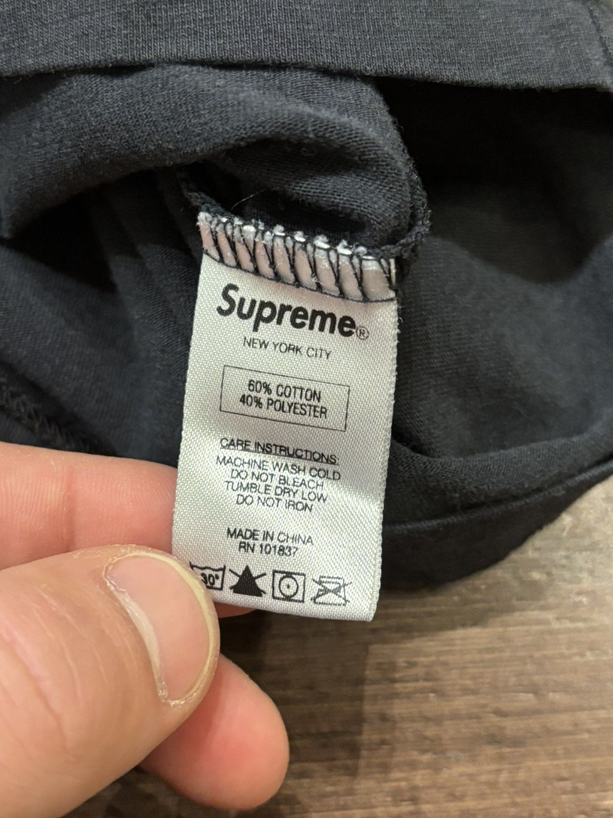 Supreme Supreme Les Miserables Tee Size US L / EU 52-54 / 3 - 5 Thumbnail
