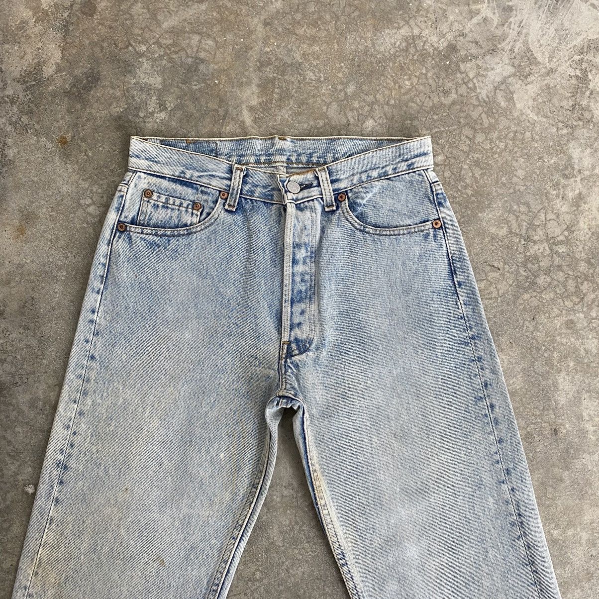 Levi's Size 28x27.5 Vintage 90’s Levis 501 Acid Washed Blue Jeans Size US 28 / EU 44 - 9 Thumbnail