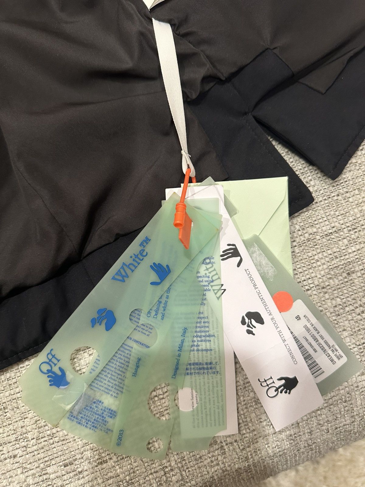 Off-White Off-White Wave Tag Padded Vest, Unisex Size US M / EU 48-50 / 2 - 6 Thumbnail