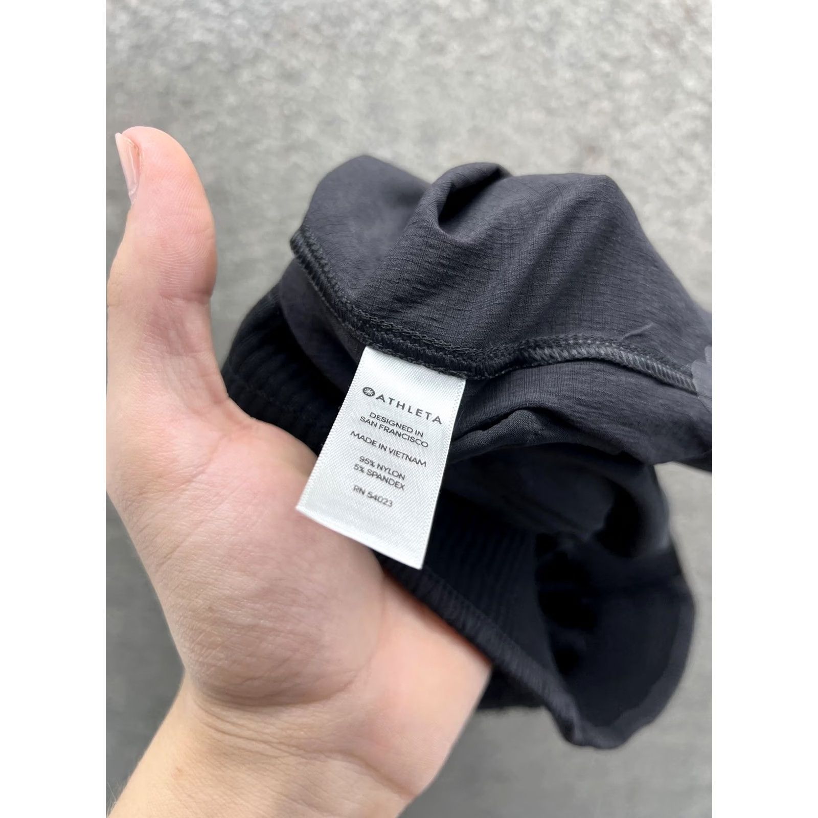 Athleta Athleta Shorts Womens 2 Black 3.5 In Running Athletic Lightweight Zip Pocket Pocketed Back Zip Pockets Athletic Size 26" / US 2 / IT 38 - 6 Thumbnail