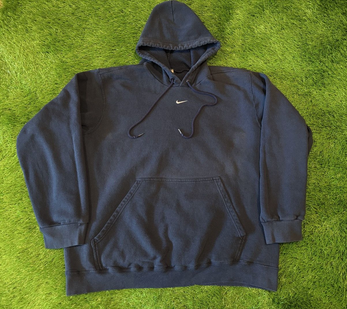 Nike VTG Nike Gray Tag Distressed Center Swoosh Y2K Grunge Hoodie Size US L / EU 52-54 / 3 - 1 Thumbnail