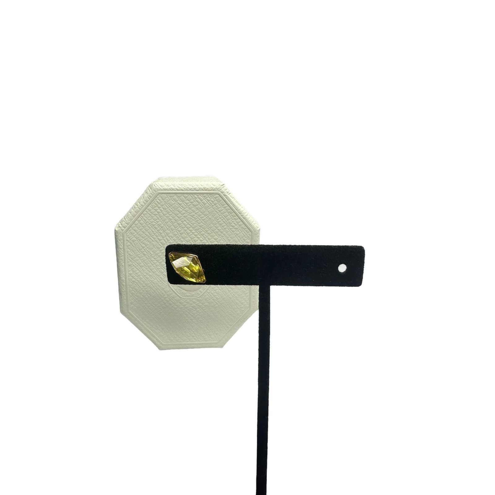 Swarovski Swarovski Crystal Lucent Ear Cuff, Single, Magnetic Size ONE SIZE - 7 Thumbnail