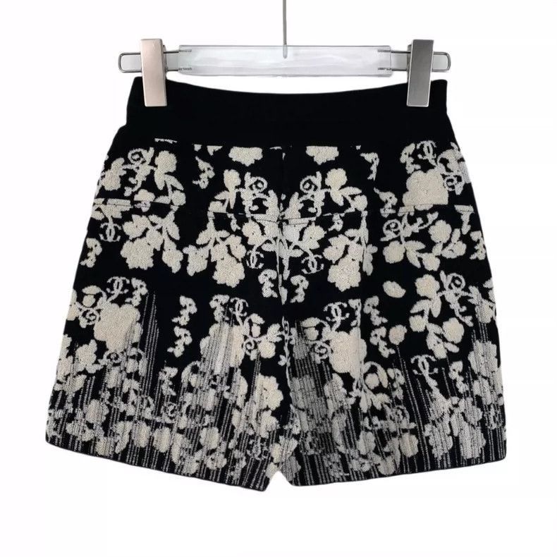 Chanel Chanel Black Floral Print Cotton Shorts -2505 Size 35" - 2 Thumbnail