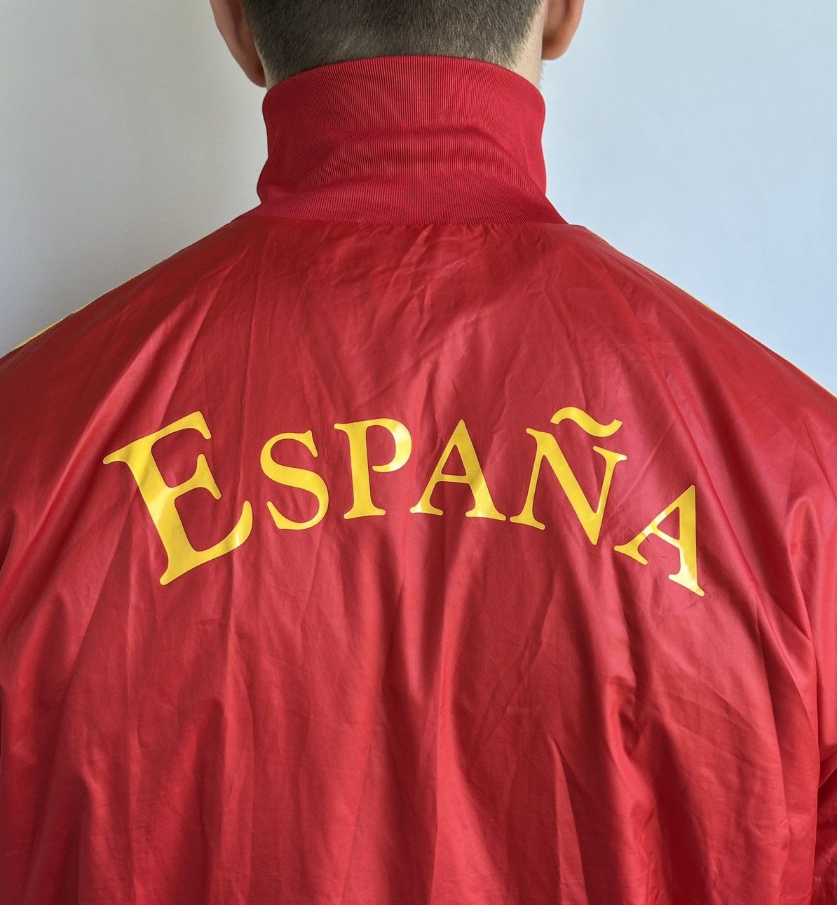 Adidas SPAIN 2012 2013 FOOTBALL SOCCER ANHEM JACKET ADIDAS sz XL Size US M / EU 48-50 / 2 - 5 Thumbnail