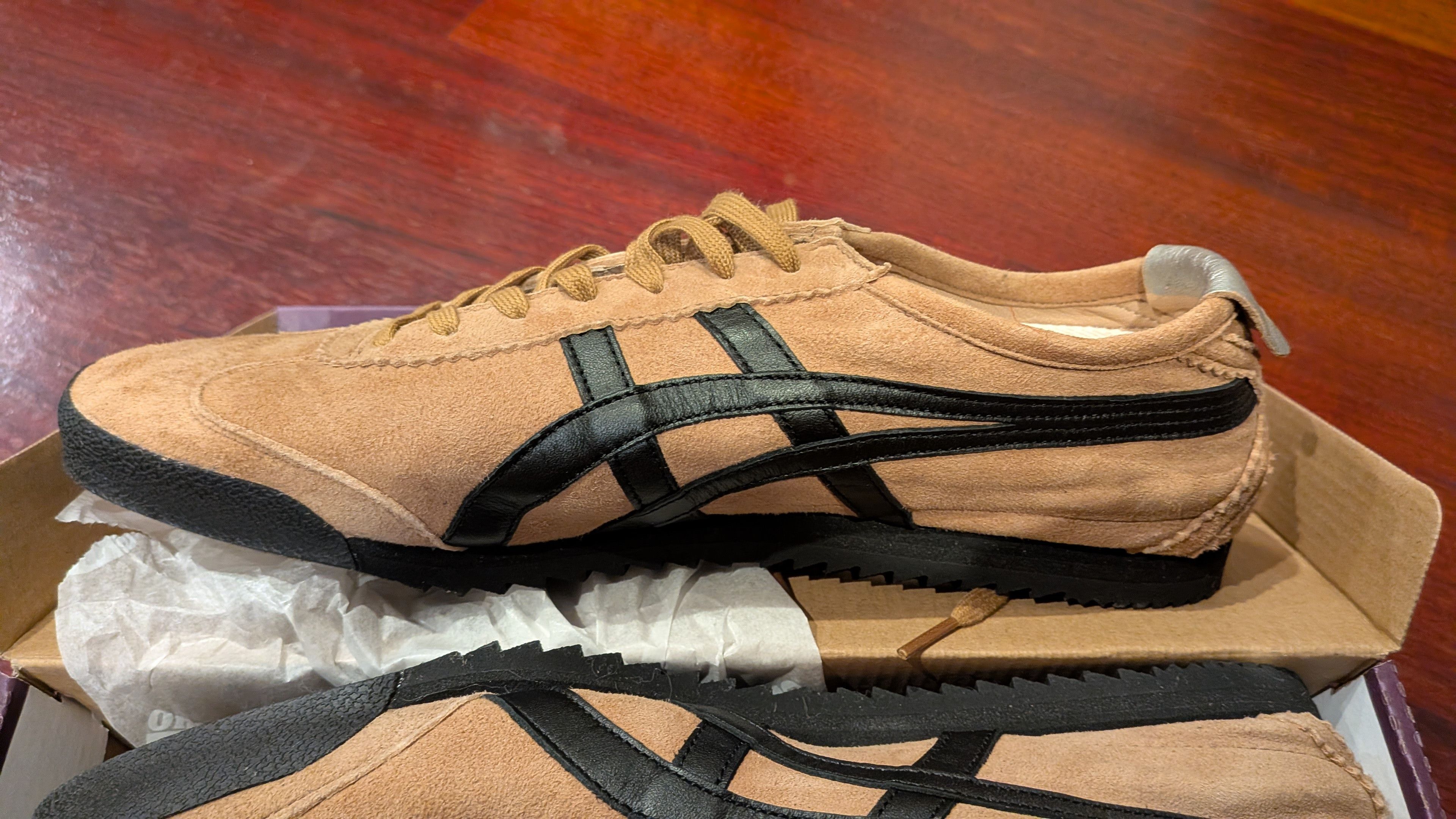 Onitsuka Tiger Onitsuka Tiger MEXICO 66 DELUXE 1181A507.203 Size US 11 / EU 44 - 1 Thumbnail