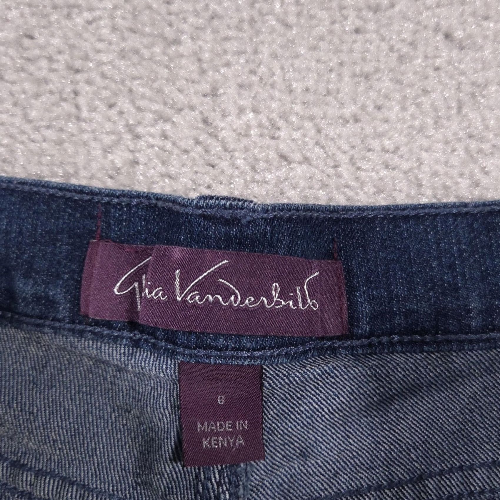 Gloria Vanderbilt VINTAGE Gloria Vanderbilt Gia Vanderbilt Shorts Womens 6 Denim Alana Short Embroidered Rhinestone Stretch Size 28" / US 6 / IT 42 - 6 Thumbnail