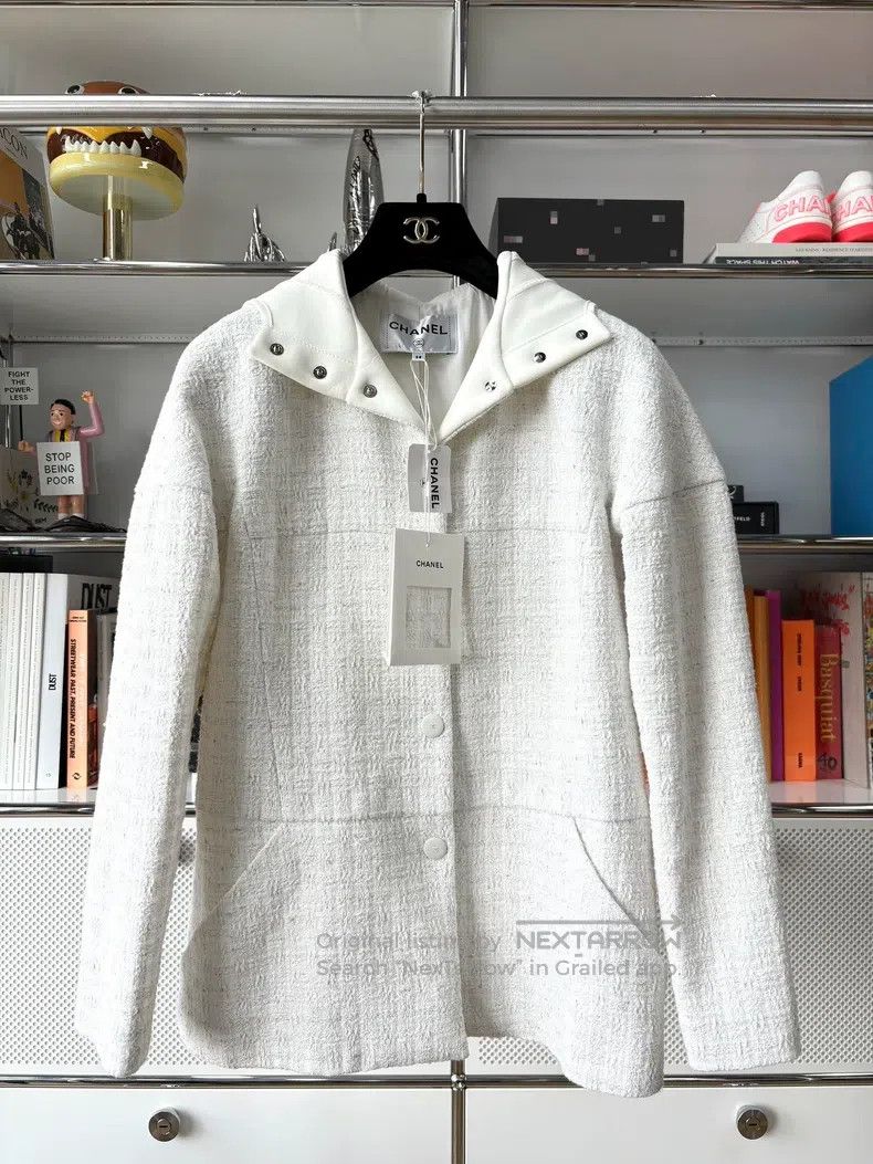 Chanel Chanel 25C white plaid soft tweed slanted pocket hooded ja Size XS / US 0-2 / IT 36-38 - 1 Thumbnail