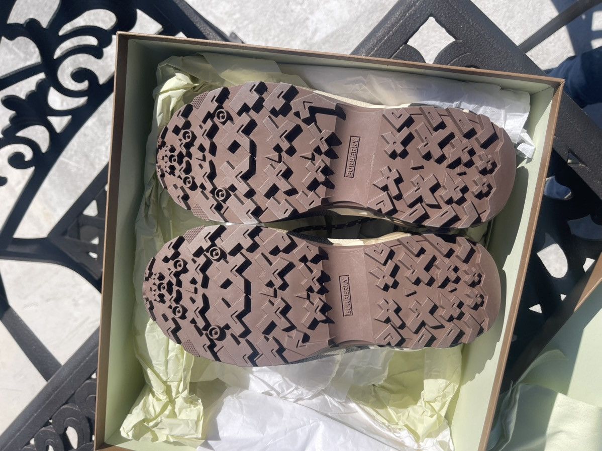 Burberry BURBERRY ARTHUR CAMOUFLAGE SNEAKER Size US 7 / EU 40 - 12 Thumbnail