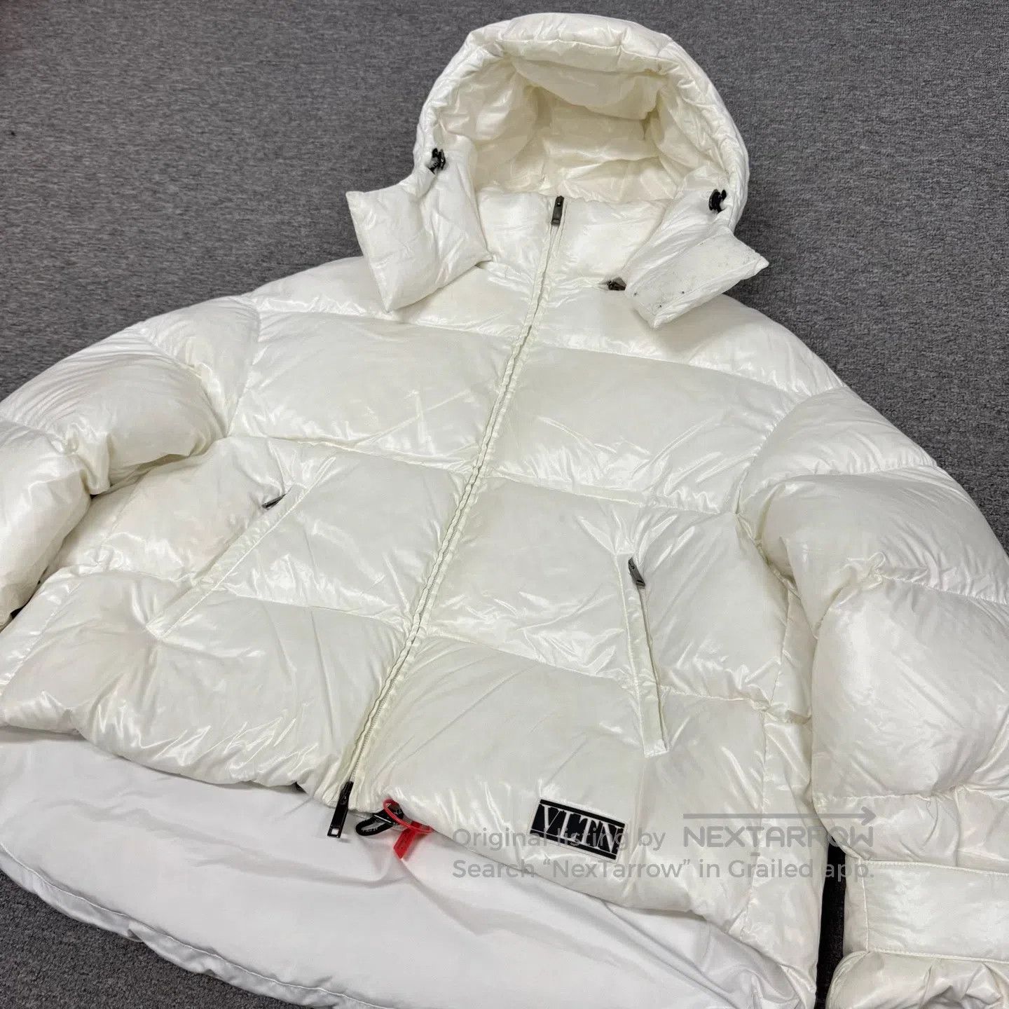 Valentino Valentino Main theme: Premium models, bread, down jackets| Size S / US 4 / IT 40 - 3 Thumbnail