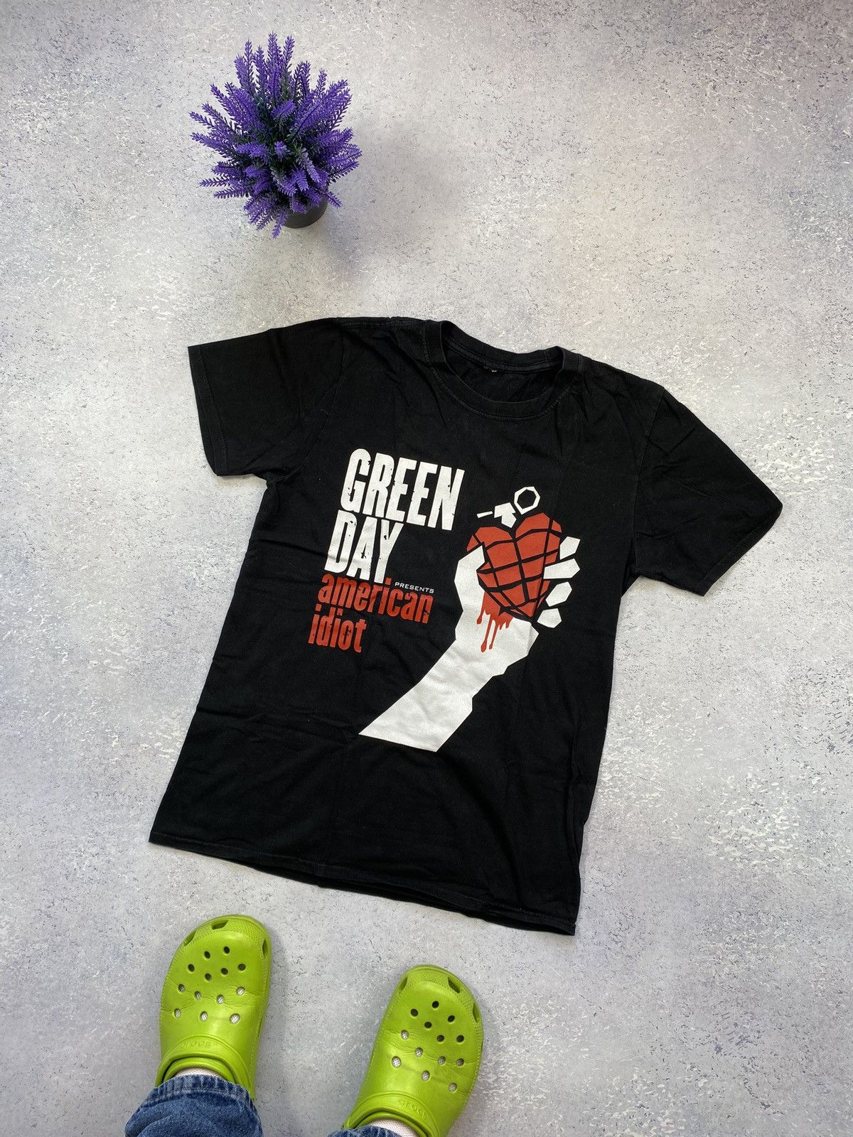 Band Tees Green Day Men’s Black T-shirt With Big Centre Logo Medium Size US M / EU 48-50 / 2 - 1 Thumbnail