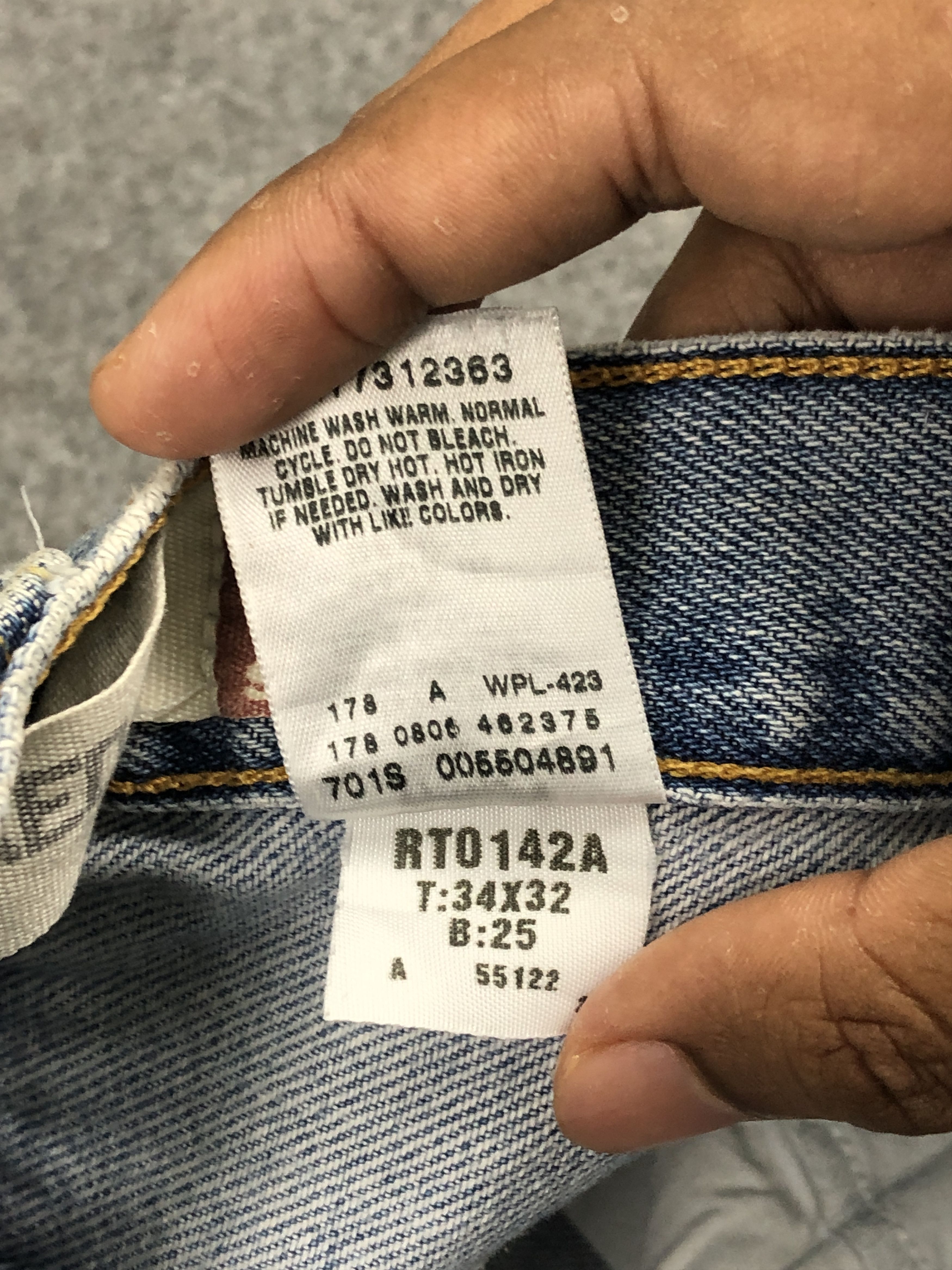 Levi's Faded Blue Vintage Levis 550 Jeans DP2348 Size US 31 - 12 Thumbnail