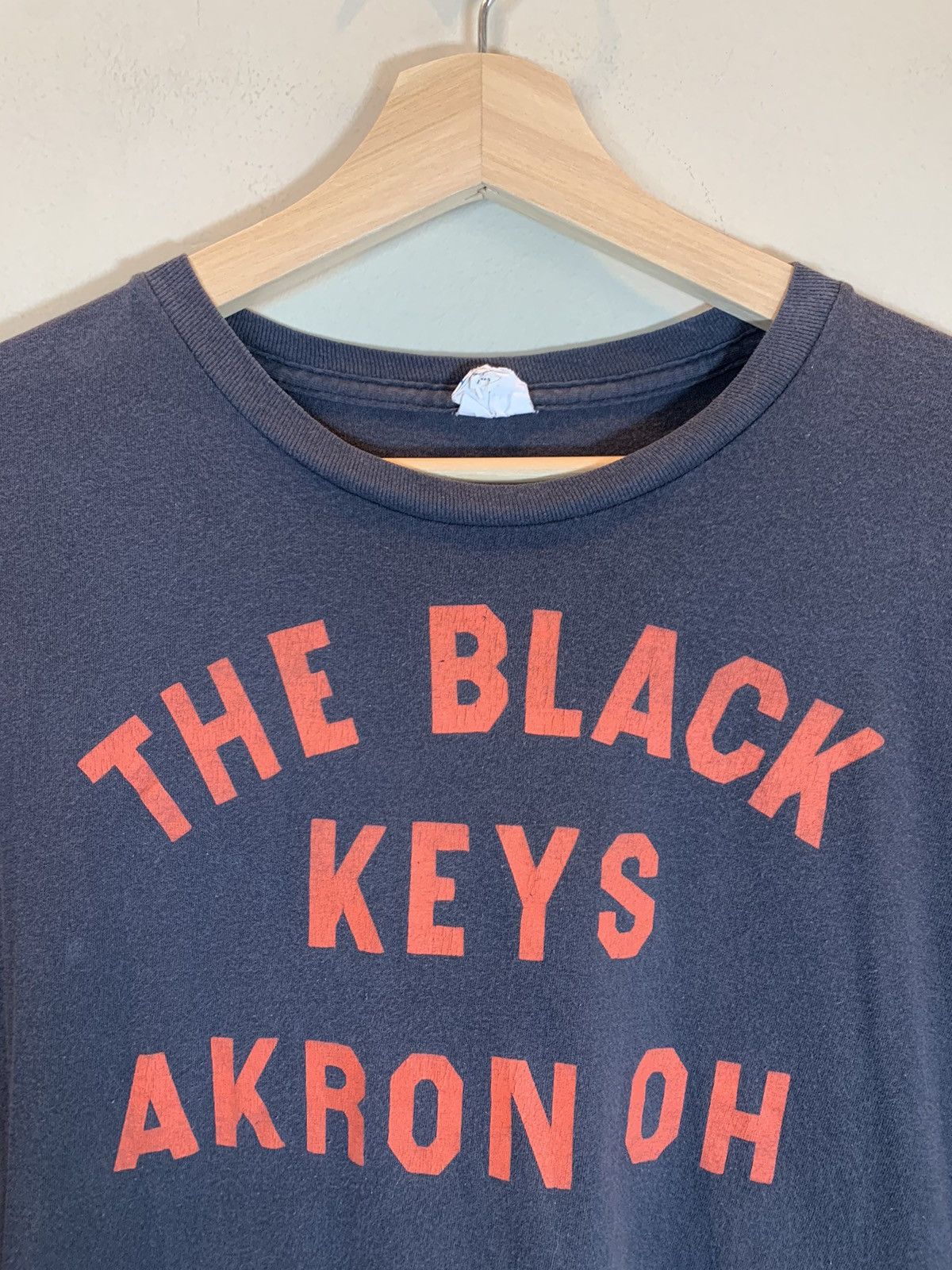 Band Tees × Vintage RARE* Vintage The Black Keys Akron Ohio Band Faded Art Shirt Size US L / EU 52-54 / 3 - 2 Thumbnail