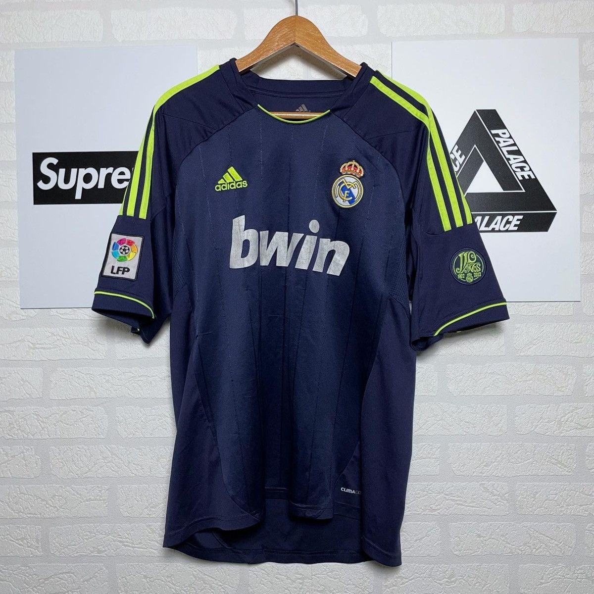 Adidas 2012 2013 Real Madrid Adidas Vintage Away Kit Soccer Jersey Size US L / EU 52-54 / 3 - 1 Thumbnail
