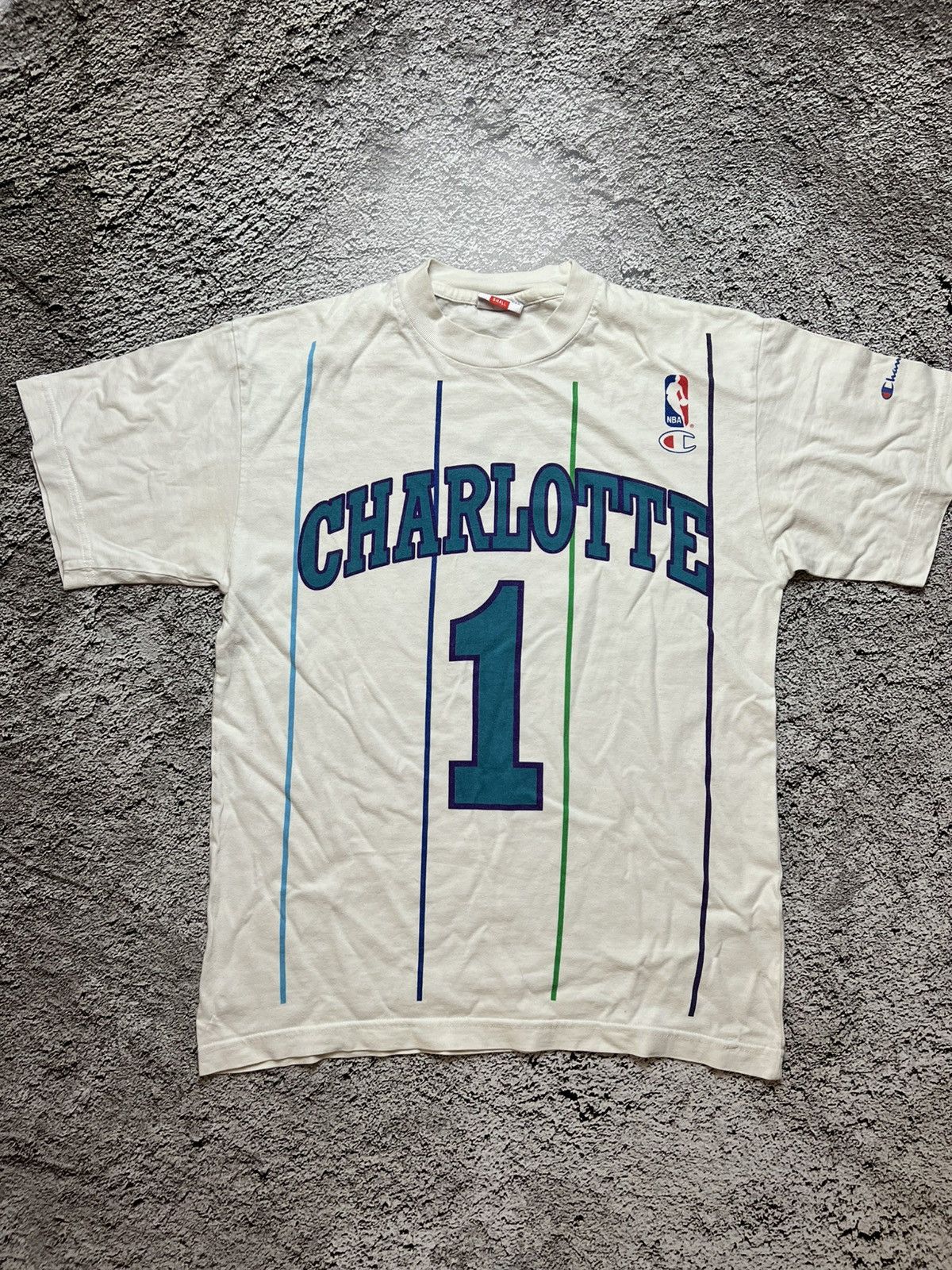 Champion VTG 90’s Charlotte Hornets NBA Muggsy Bogues champion tee Size US S / EU 44-46 / 1 - 1 Thumbnail