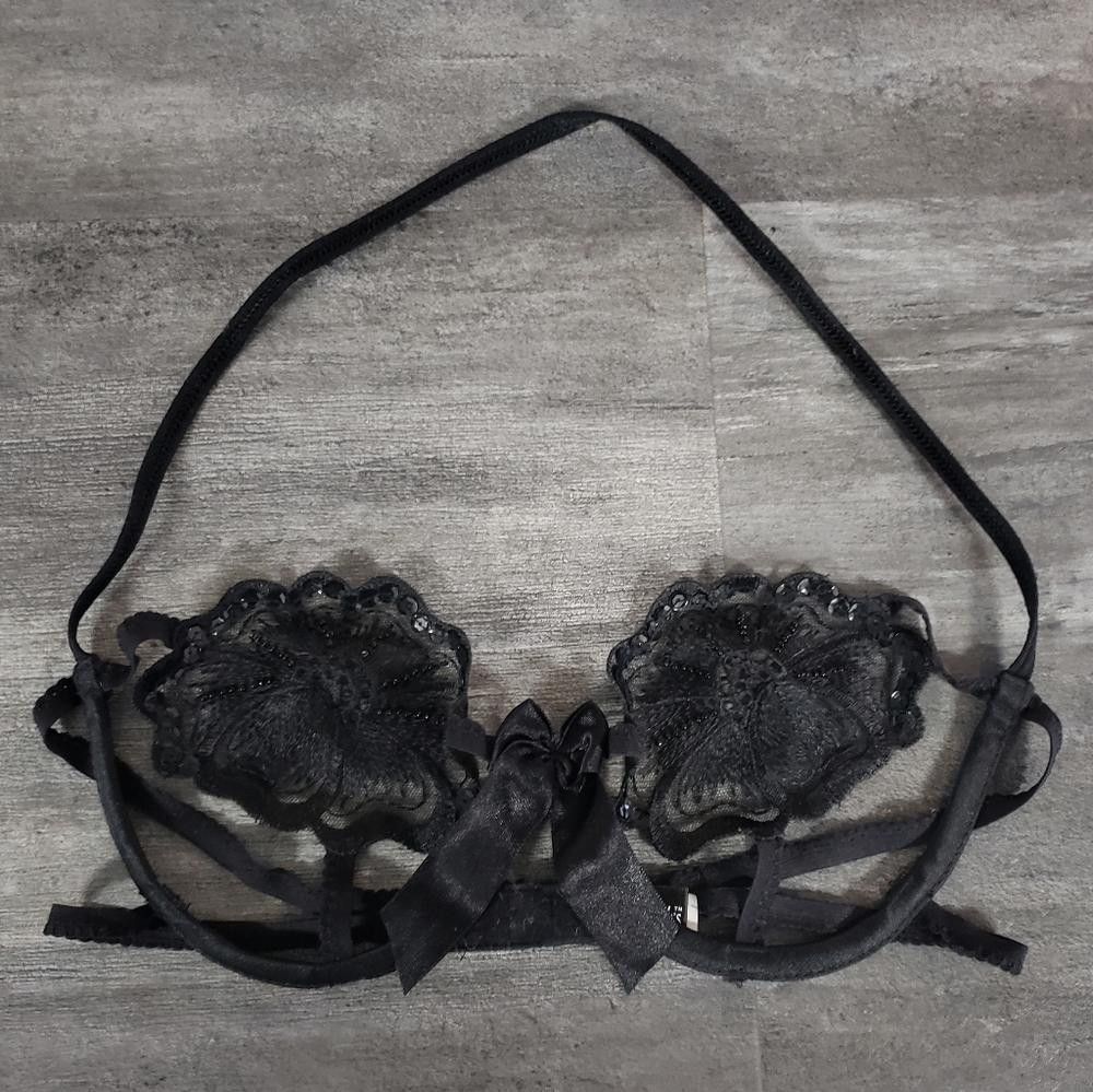 Designer Black Peekaboo Laced Fredericks Seduction Bra Size ONE SIZE - 4 Thumbnail