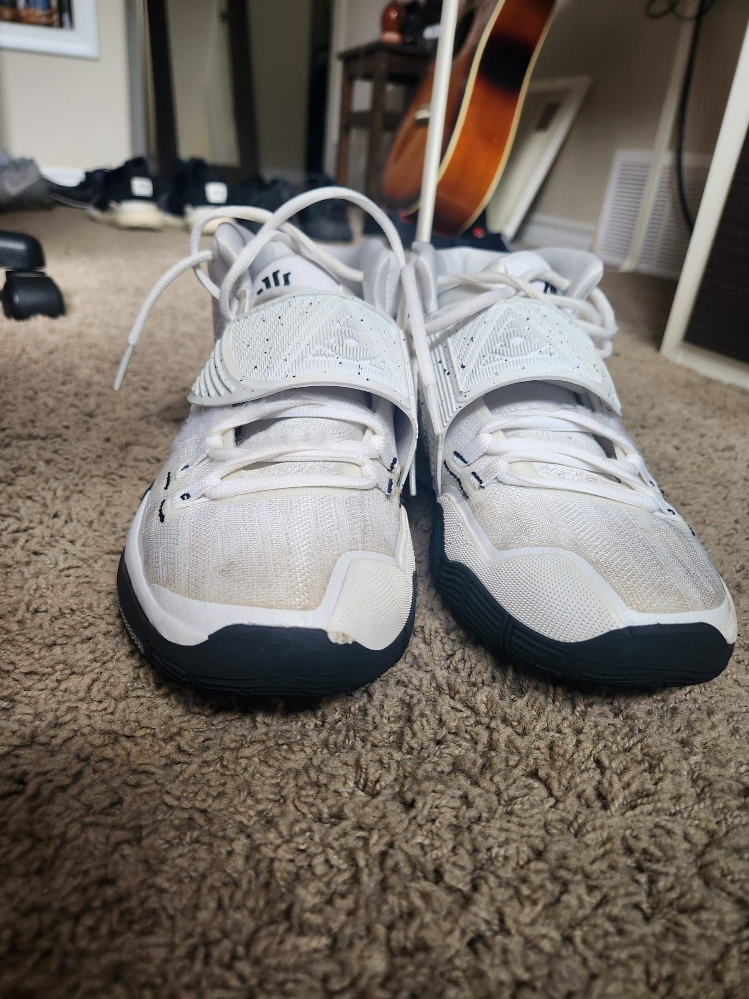 Nike Kyrie 6 Oreo Size US 9 / EU 42 - 3 Thumbnail