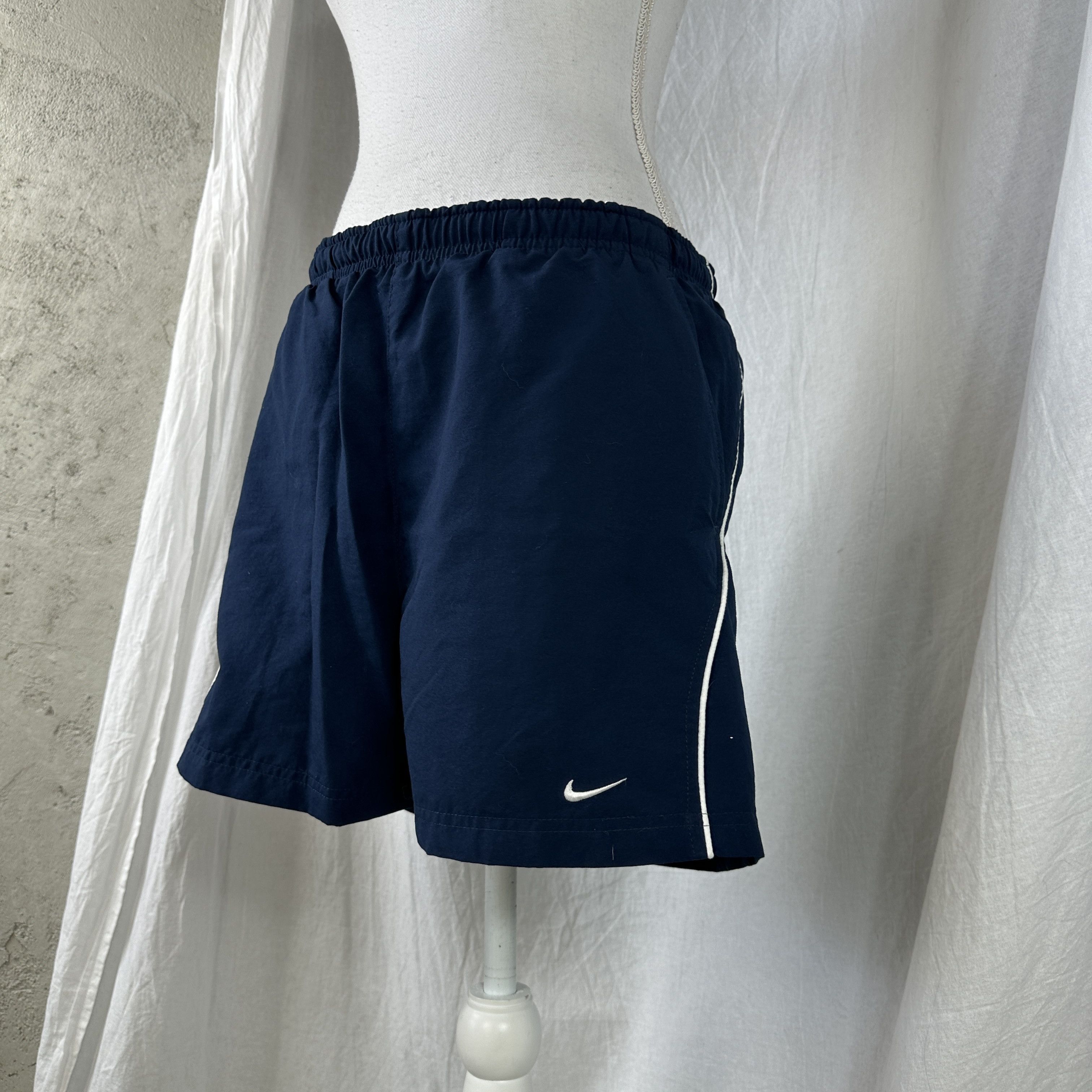 Nike × Vintage Vintage Sportswear Streetwear Nike 00s Shorts Size US 36 / EU 52 - 1 Thumbnail
