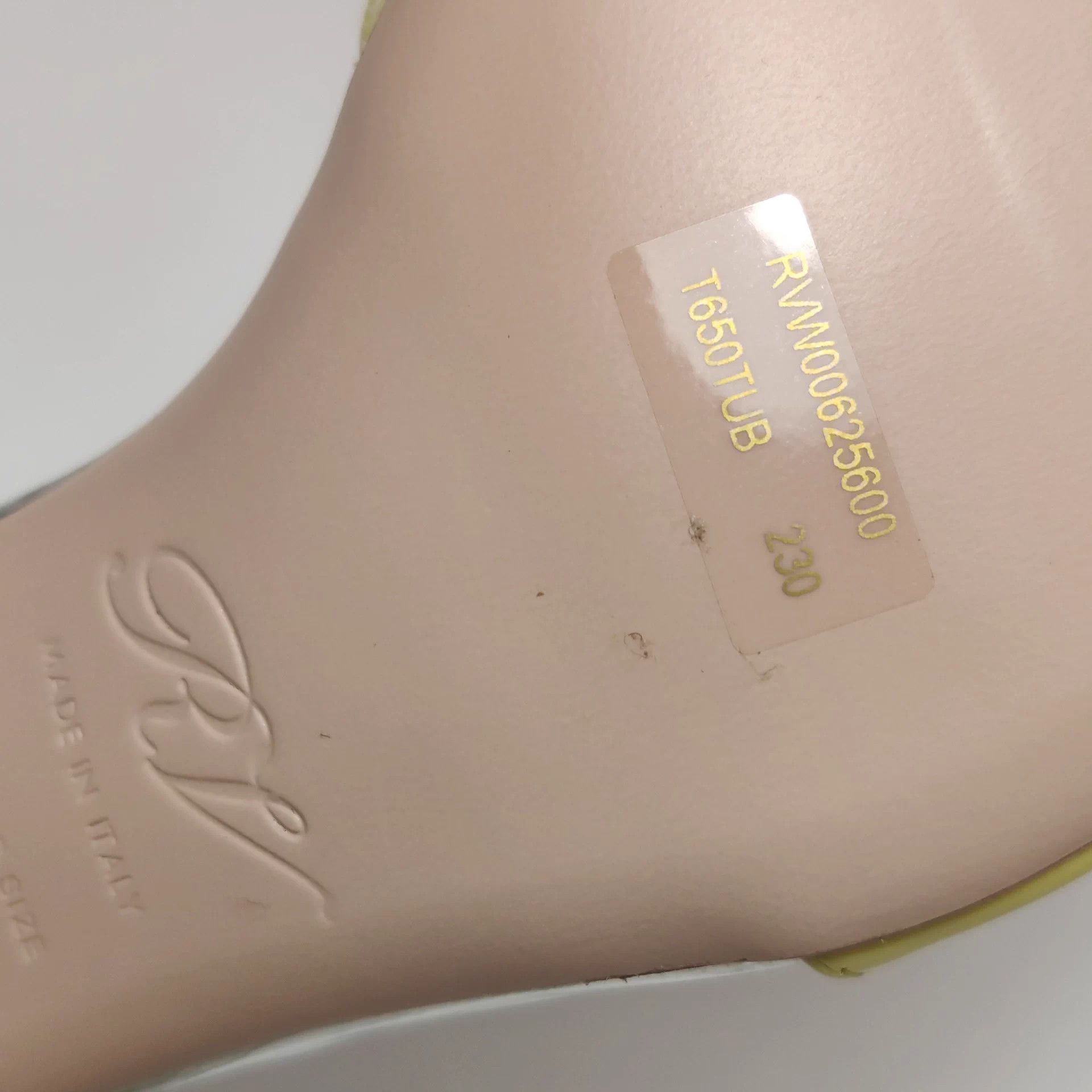 Roger Vivier Roger Vivier Heels 36 Size US 5.5 / IT 35.5 - 6 Thumbnail