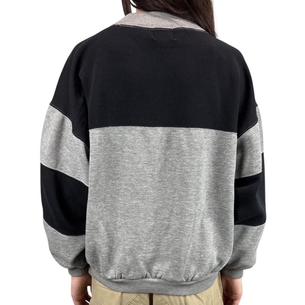 Vintage Y2K Grey And Black V-Neck Paneled Crewneck Sweatshirt Size US S / EU 44-46 / 1 - 3 Thumbnail