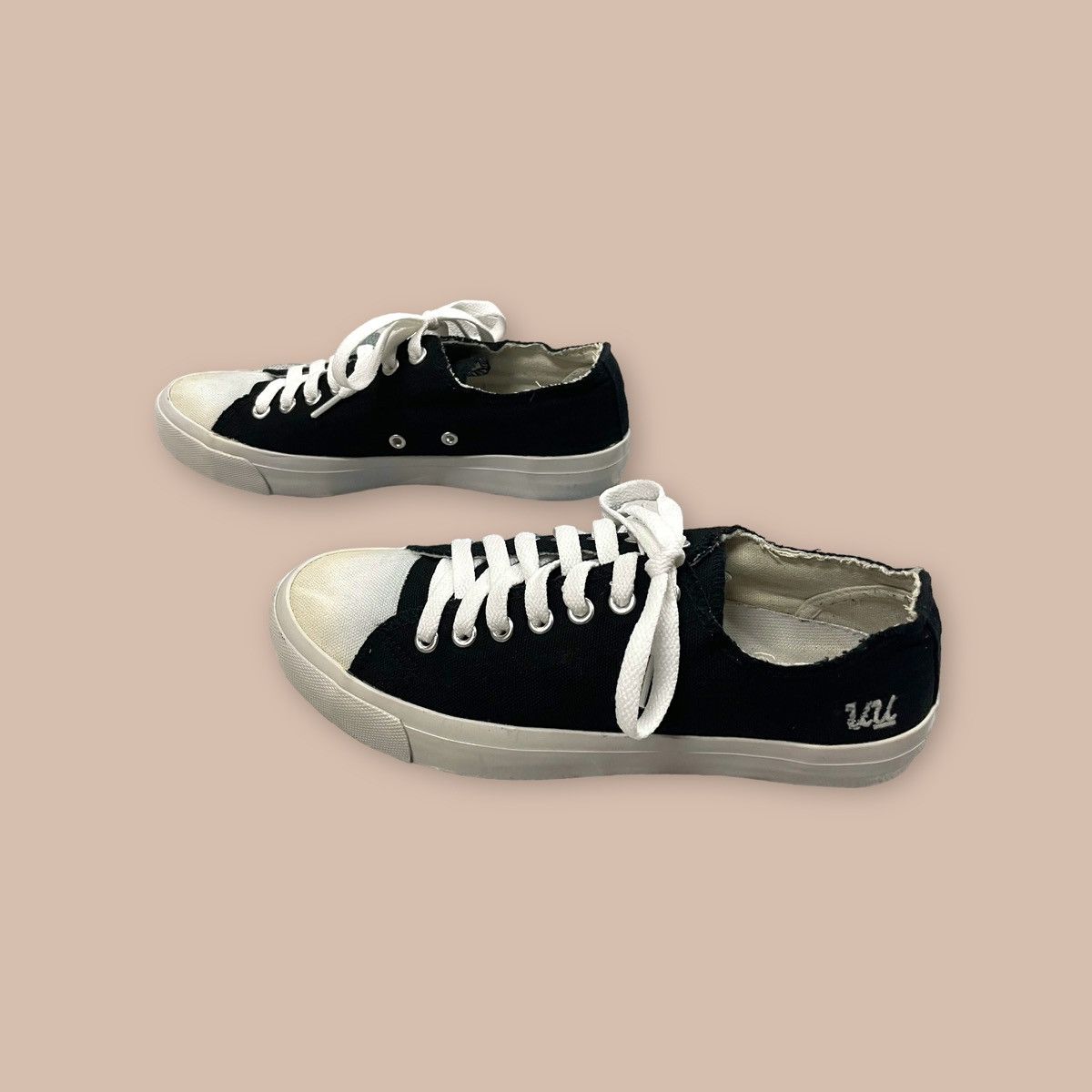 Undercover × Uniqlo Uniqlo x Undercover “UU” by Jun takahashi FW2012 Sneakers Size US 6 / EU 39 - 3 Thumbnail