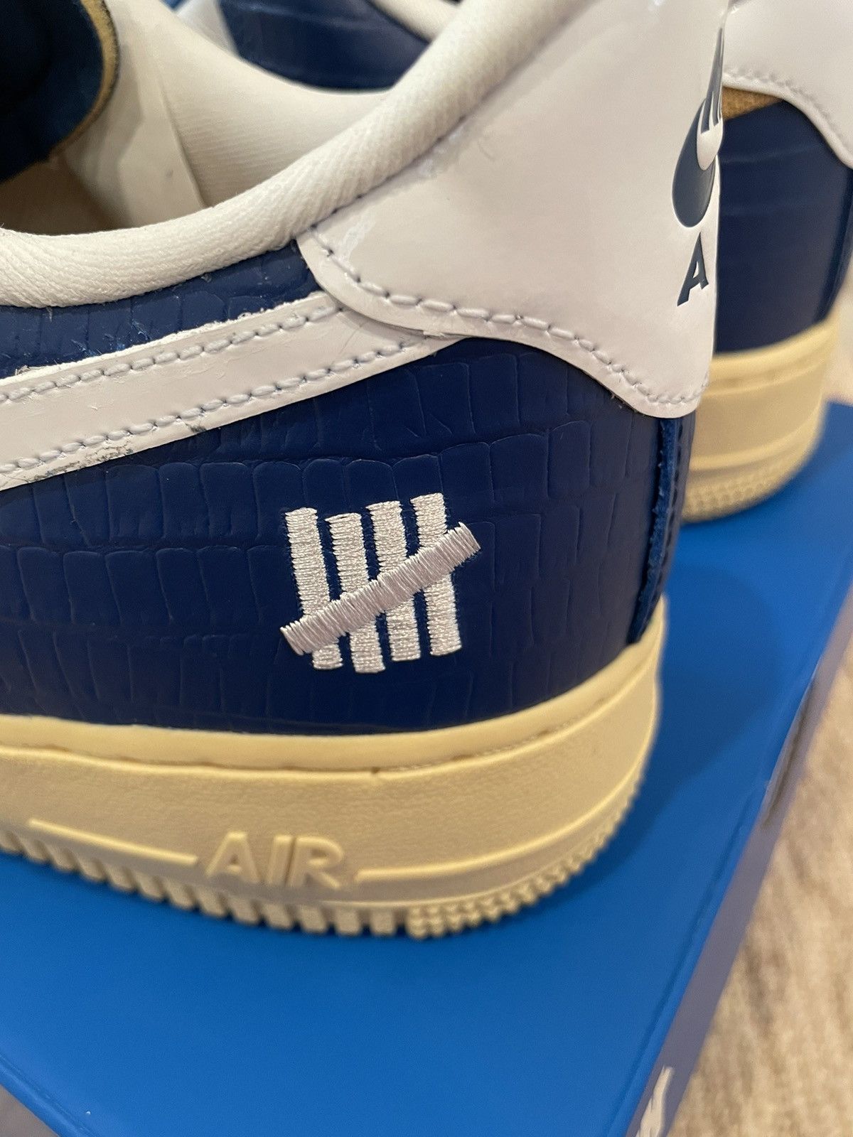 Nike × Undefeated Undefeated Nike Air Forces Size US 10 / EU 43 - 5 Thumbnail