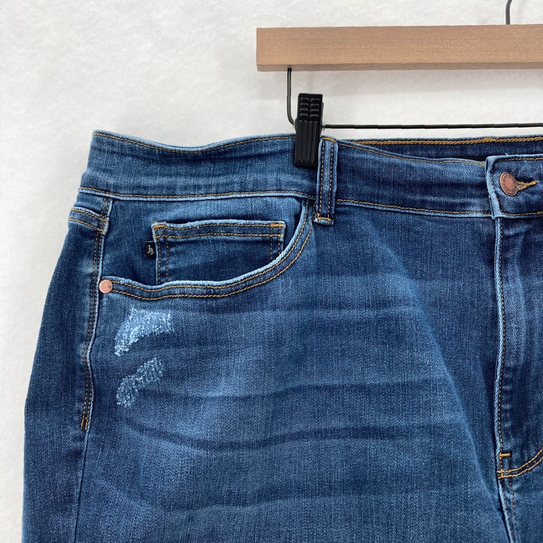 Denime Judy Blue Shorts Women's 24W Slit Cut-Off Denim Distressed Stretch Blue Relaxed Fit 5-Pocket Casual/Workwear Size 42" / US 20 - 2 Thumbnail