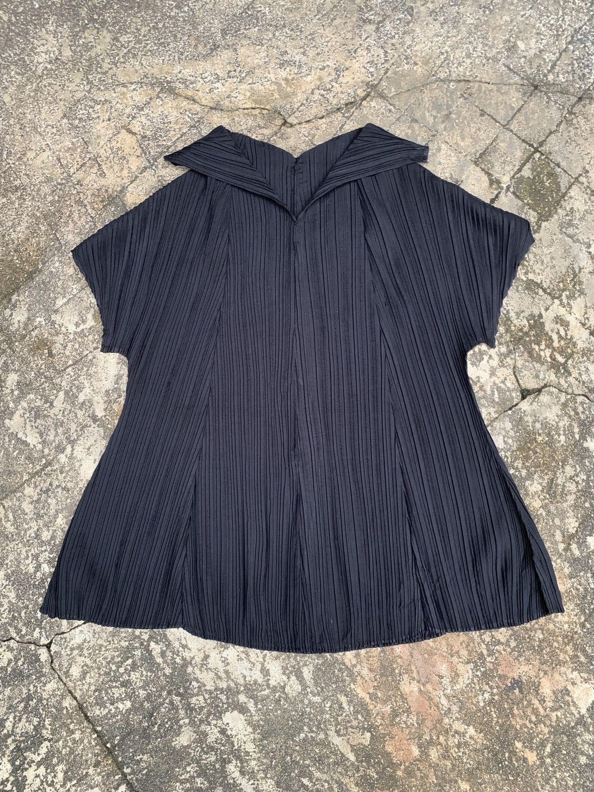 Japanese Brand Pleatsme Korea Black Shortsleeve Iconic Pleats Midi Dress Size ONE SIZE - 2 Thumbnail