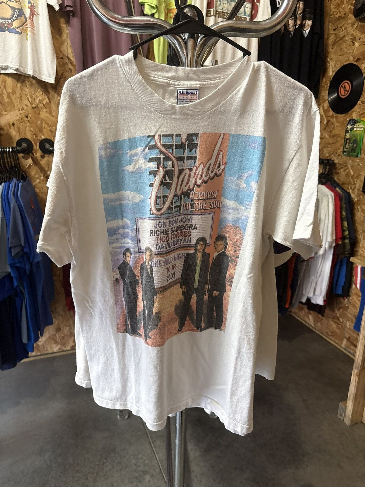 Band Tees 2001 Bon Jovi One Wild Night World Tour T-Shirt Size US XL / EU 56 / 4 - 1 Thumbnail