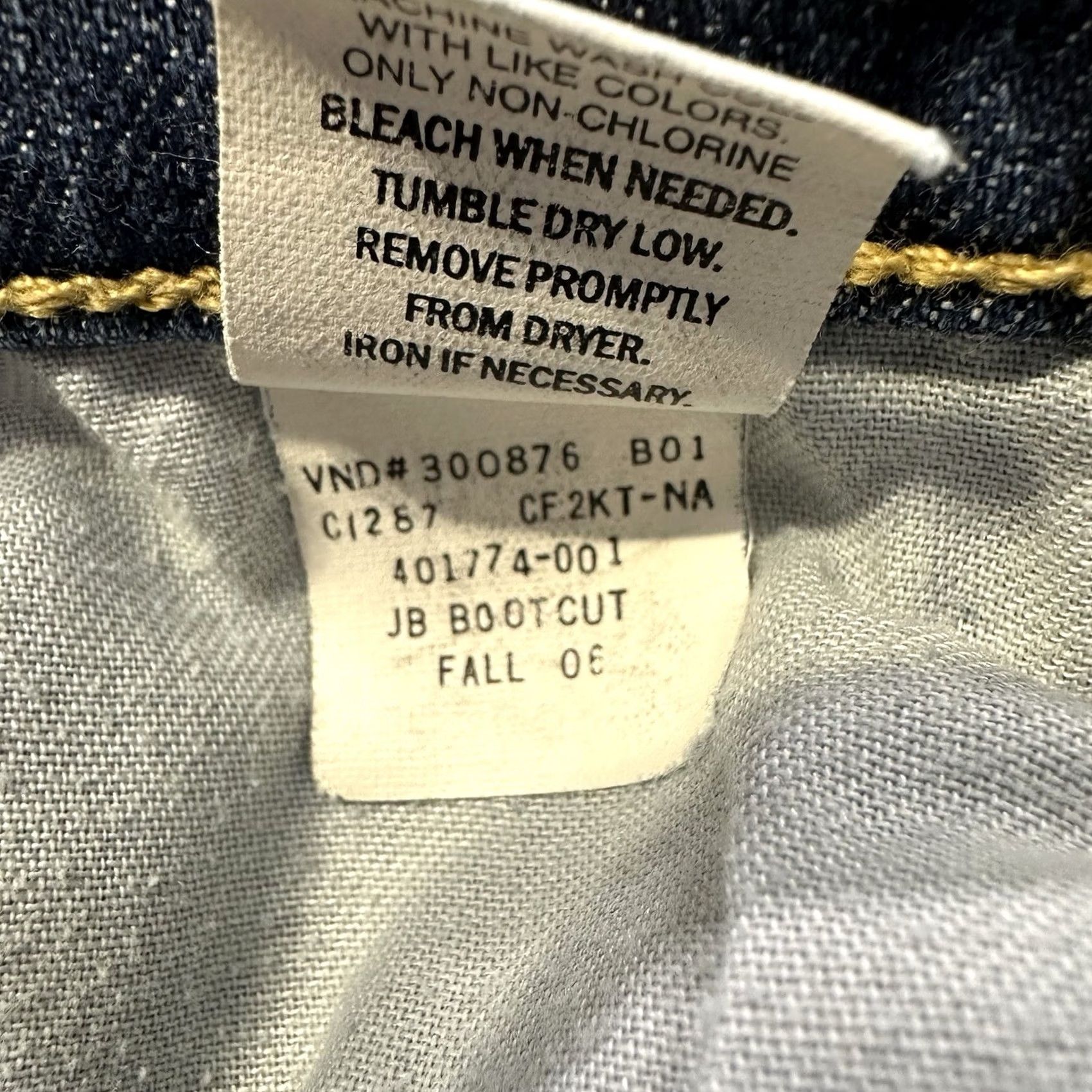 Old Navy Old Navy Jeans Womens 4 Bootcut Mid Rise 27x33 Medium Wash Stretch Denim Tubular 5-Pocket Car Size 27" / US 4 / IT 40 - 7 Thumbnail