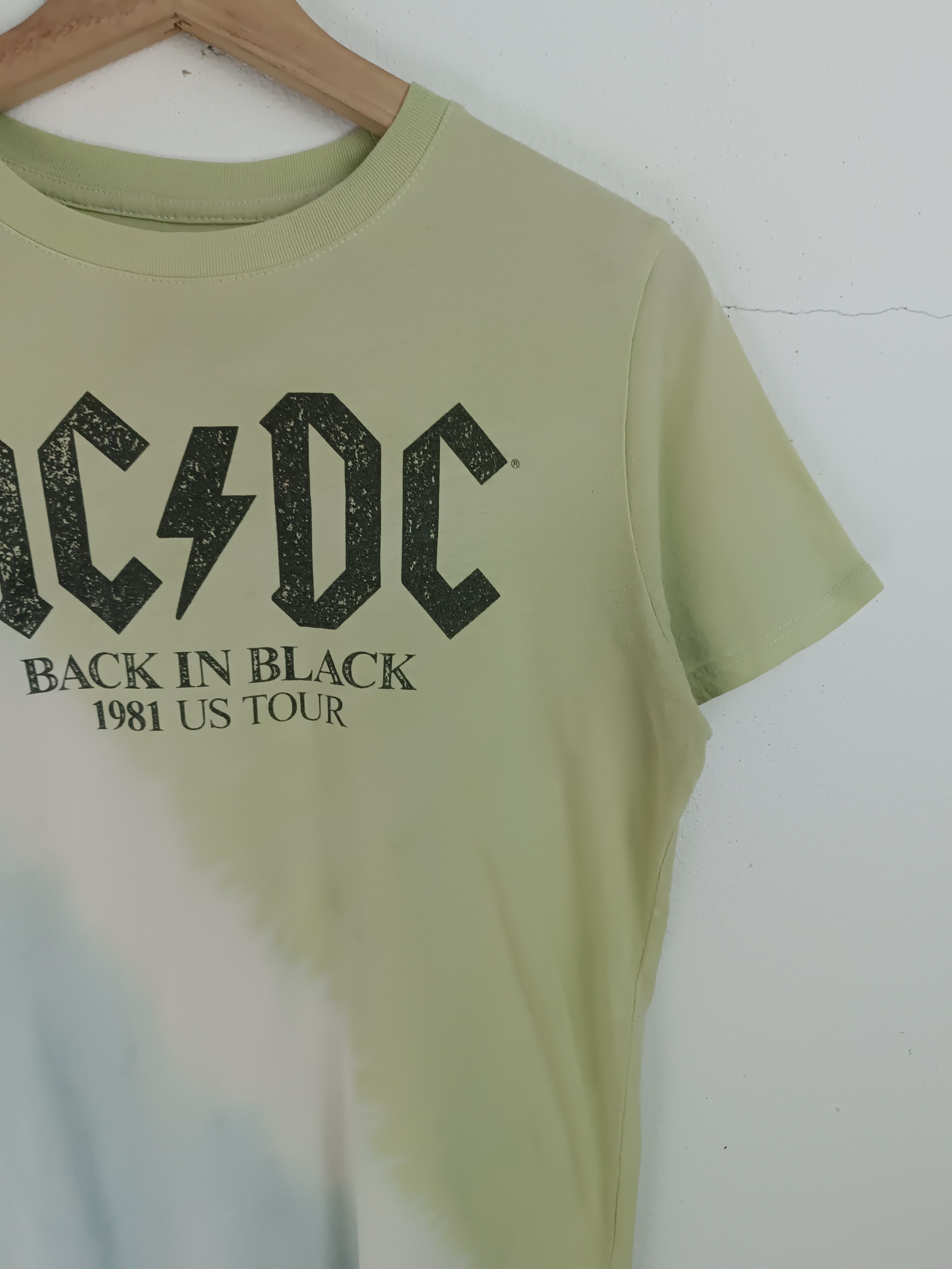 Band Tees VINTAGE AC/DC BACK IN BLACK TOUR TIE DYE TEE scorpions u2 Size S / US 4 / IT 40 - 6 Thumbnail
