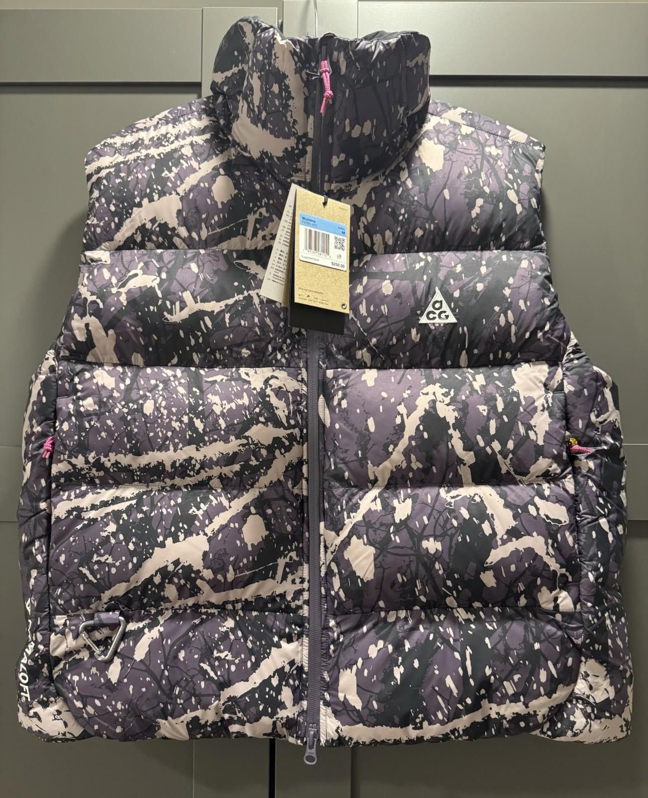 Nike Nike ACG Therma FIT ADV Women Sz M Vest Black FV7331-573 New Size M / US 6-8 / IT 42-44 - 1 Thumbnail