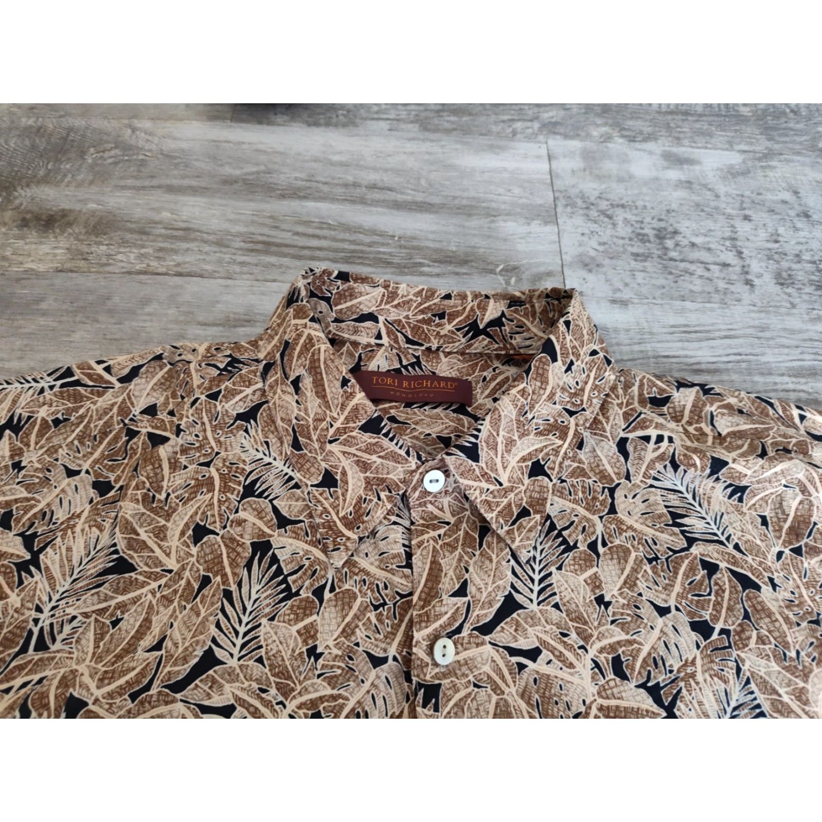 Vintage Tori Richard Honolulu Hawaiian Shirt Brown Floral Short Sleeve Button-Up Collared Cotton Woven Pockets Made in Hawaii USA L/XL Men Size US L / EU 52-54 / 3 - 7 Thumbnail