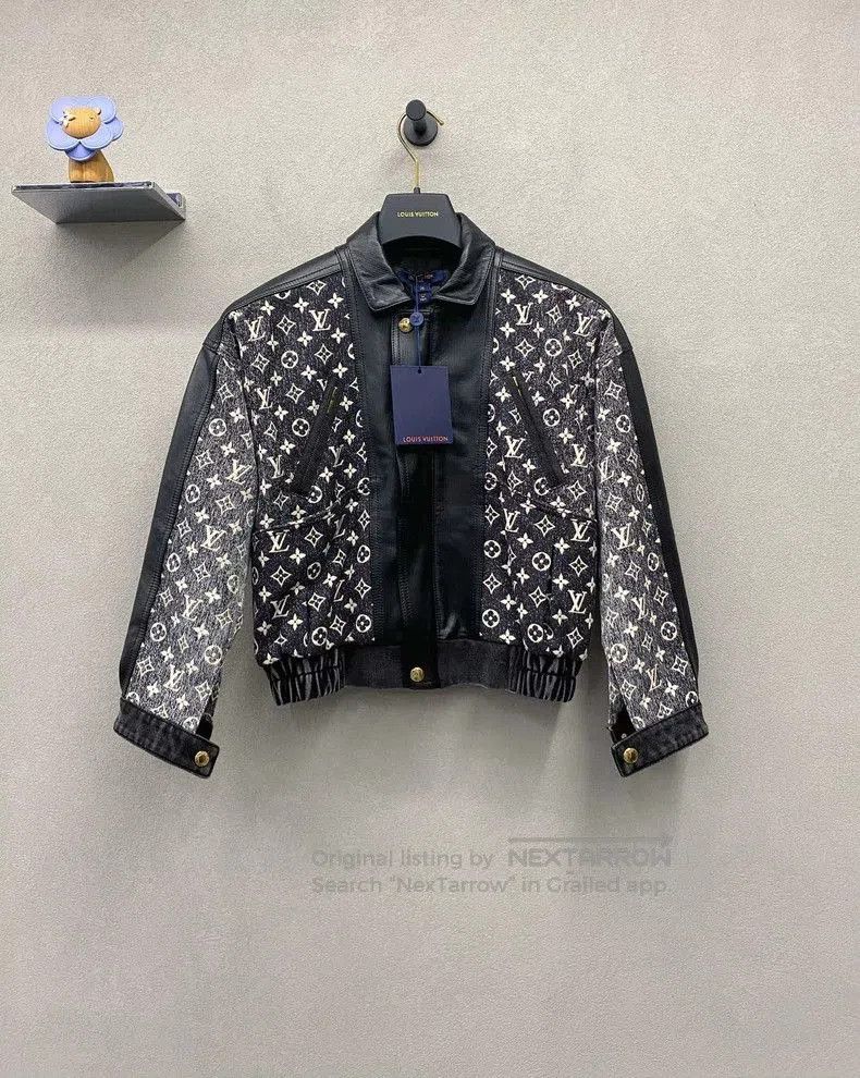 Louis Vuitton LV Logo Print Bomber Jacket. Size US XS / EU 42 / 0 - 1 Thumbnail