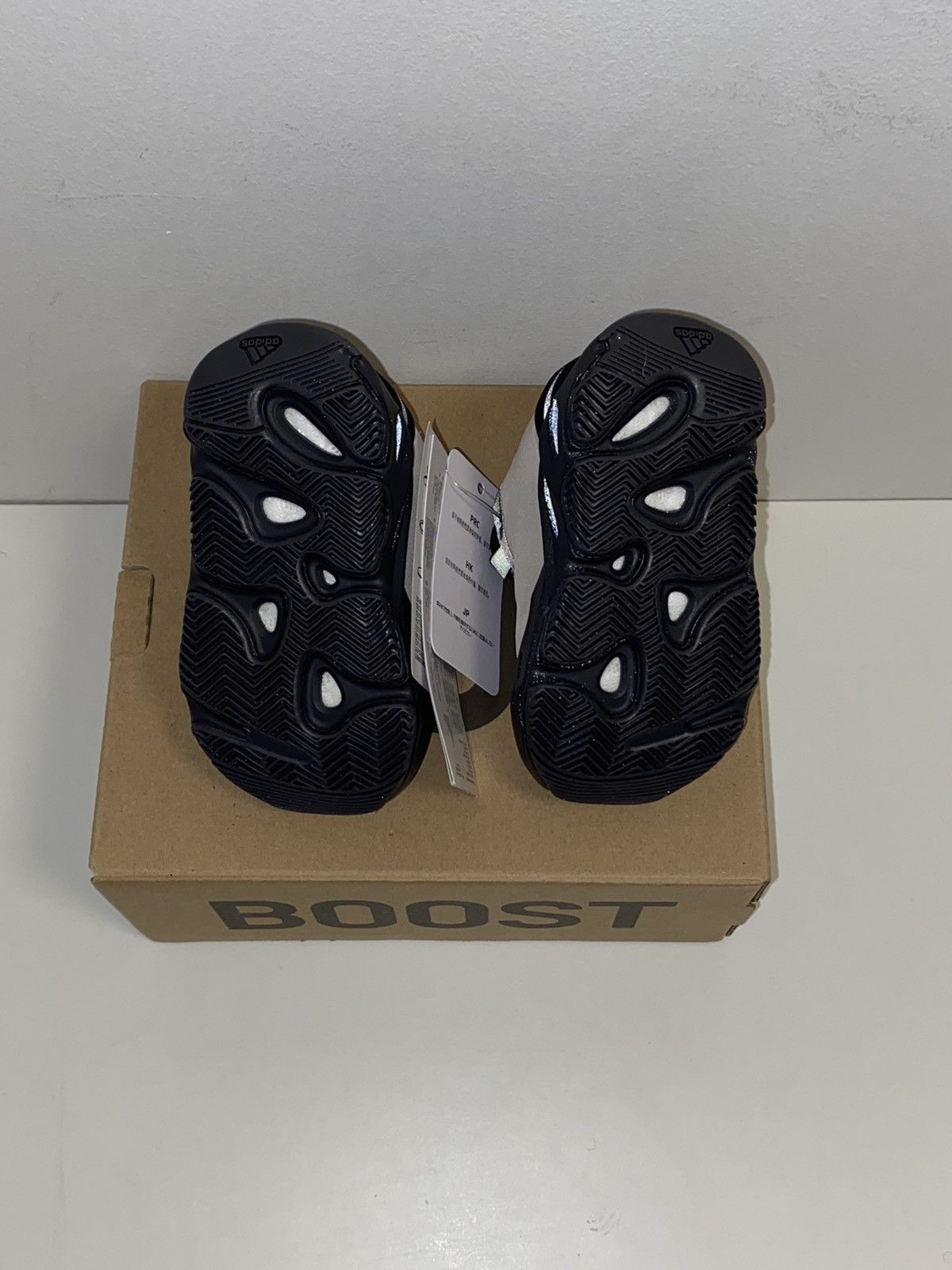 Adidas Yeezy Boost 700 MNVN Bone Infants US 4K Brand New Size US 4 / IT 34 - 10 Thumbnail